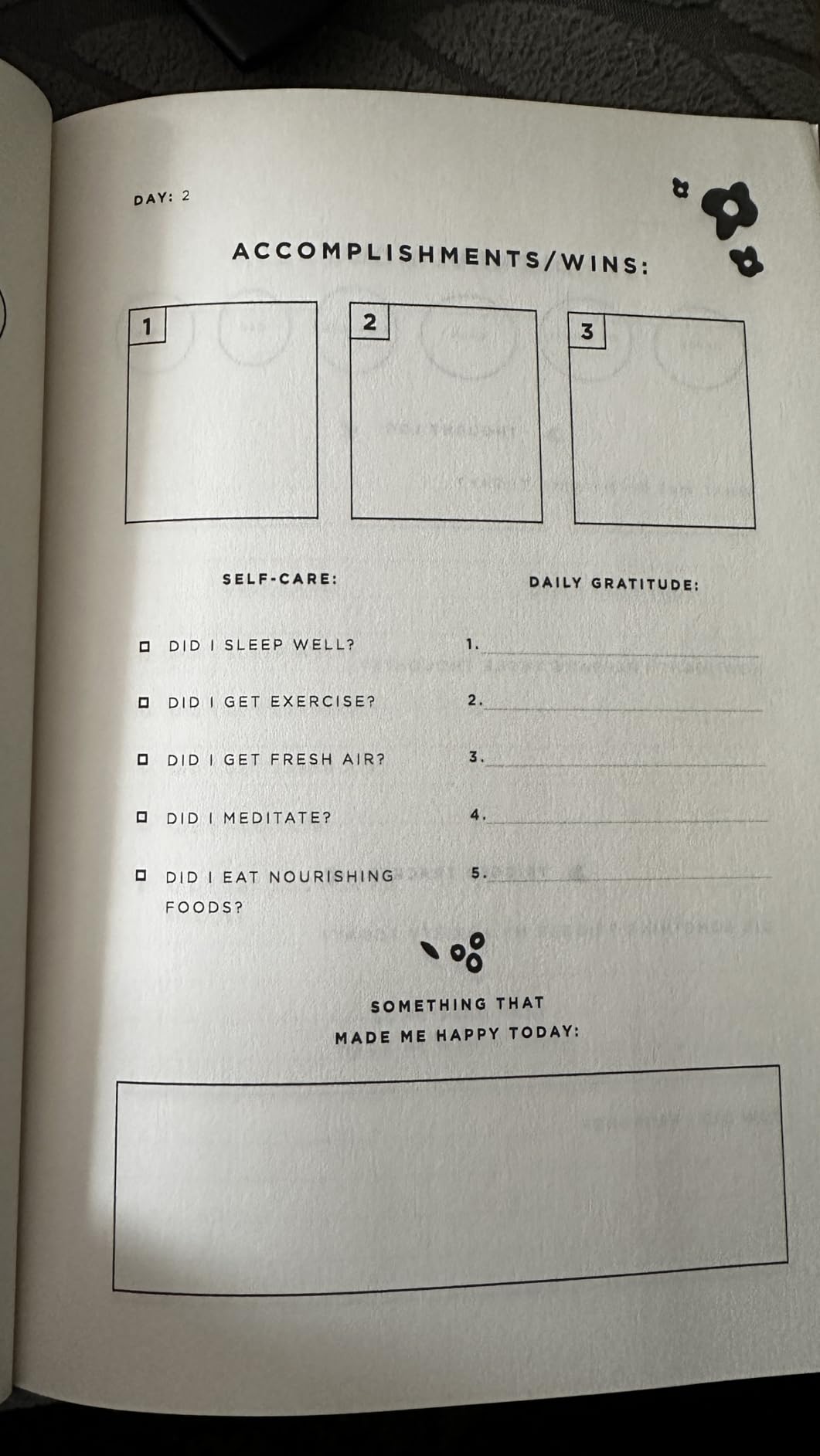No Worries: A Guided Journal to Help You Calm Anxiety, Relieve Stress, and Practice Positive Thinking Each Day (Self Care & Self Help Books) customer photo 2