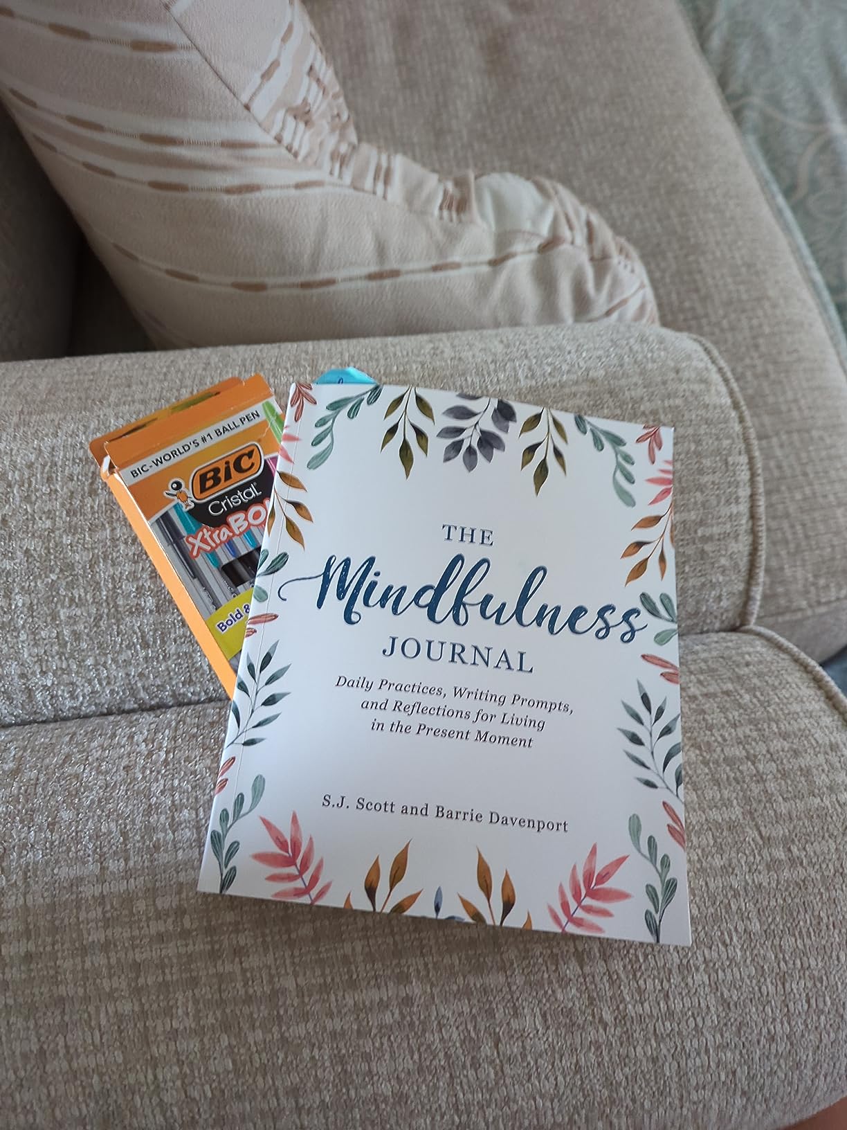 The Mindfulness Journal: Daily Practices, Writing Prompts, and Reflections for Living in the Present Moment customer photo 2