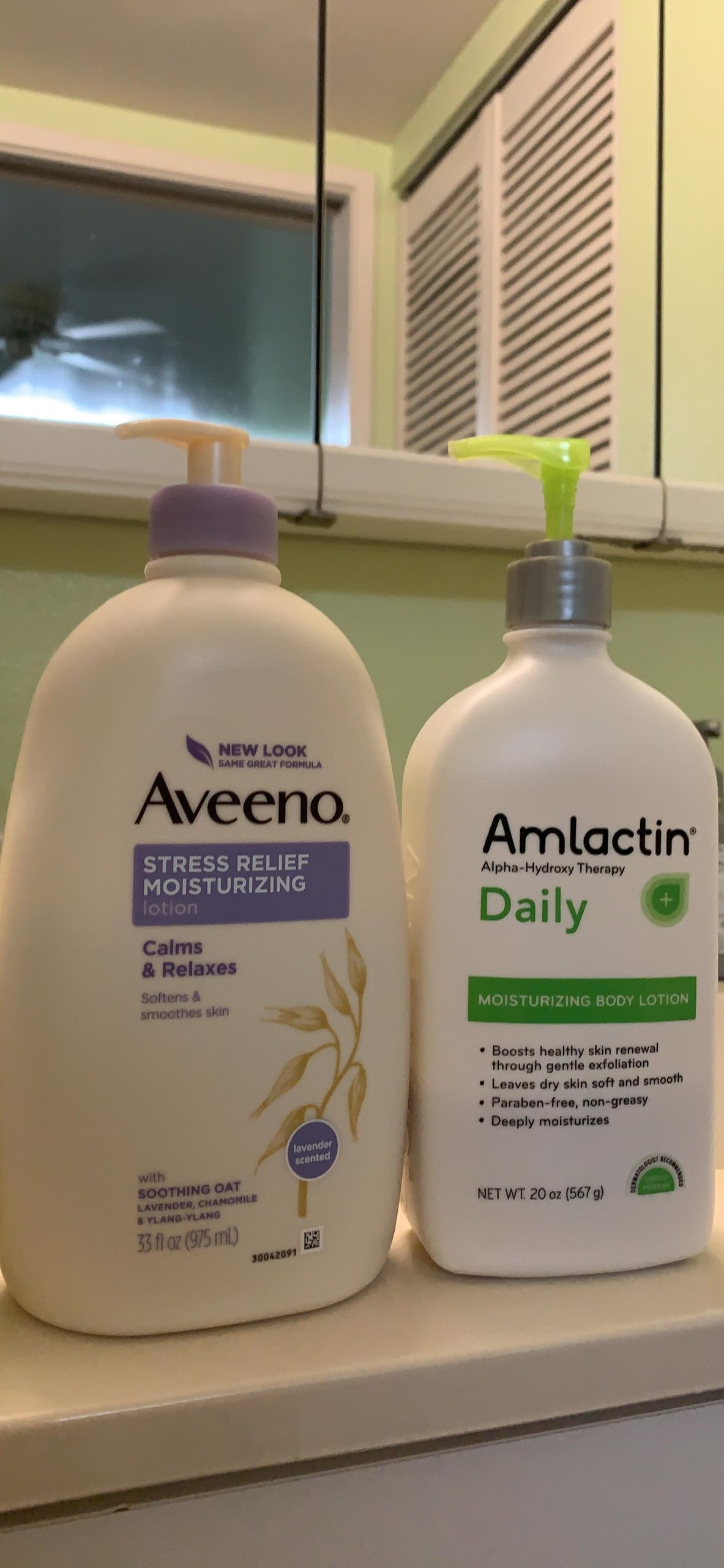 Aveeno Stress Relief Moisturizing Body Lotion, Lavender Scent, 12 fl. oz | Calms & Relaxes, 48 Hour Hydration for Sensitive Skin, Fast Absorbing, Non-Greasy, Formulated with Prebiotic Oat customer photo 2