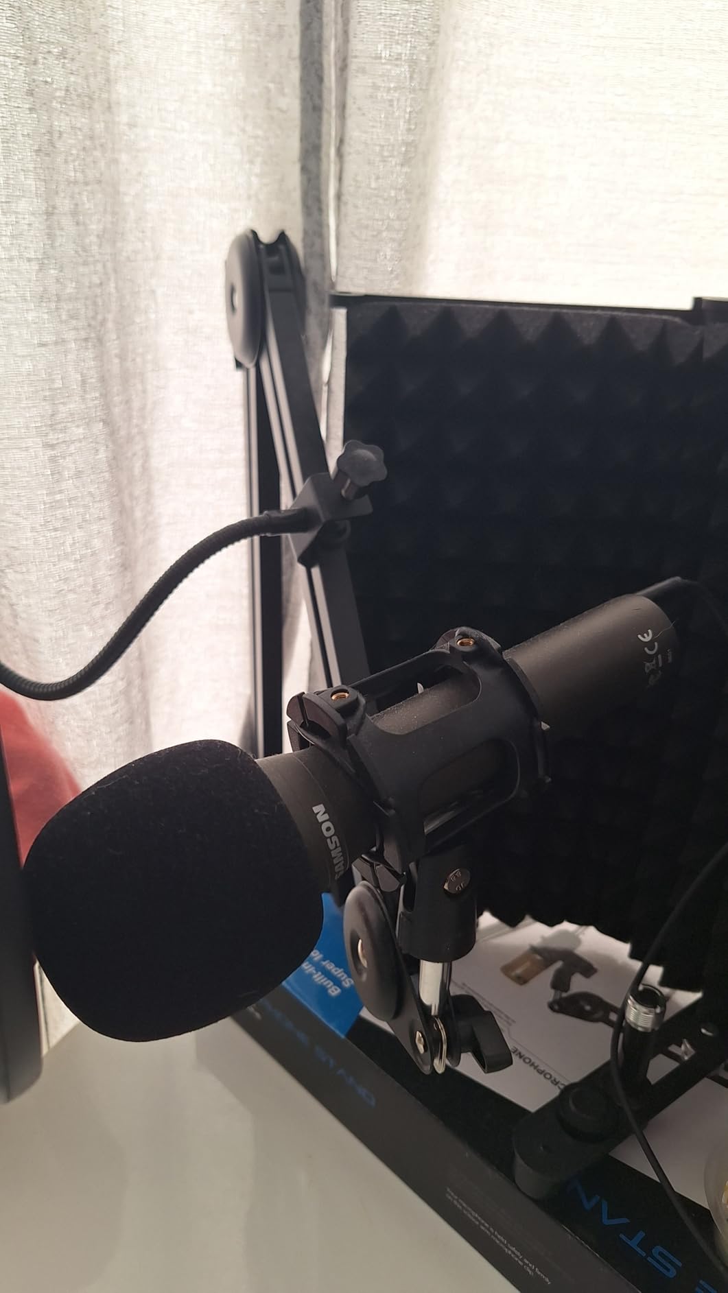 Samson Q2U USB/XLR Dynamic Microphone Recording and Podcasting Pack customer photo 2