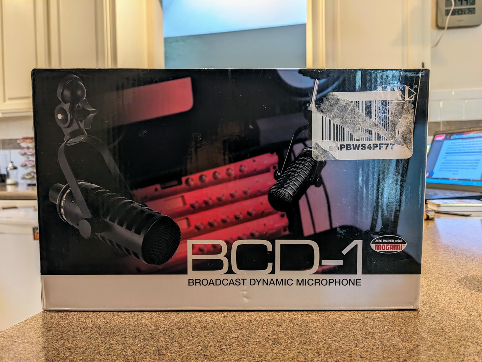 MXL BCD-1 Dynamic Broadcast / Podcast Microphone customer photo 1