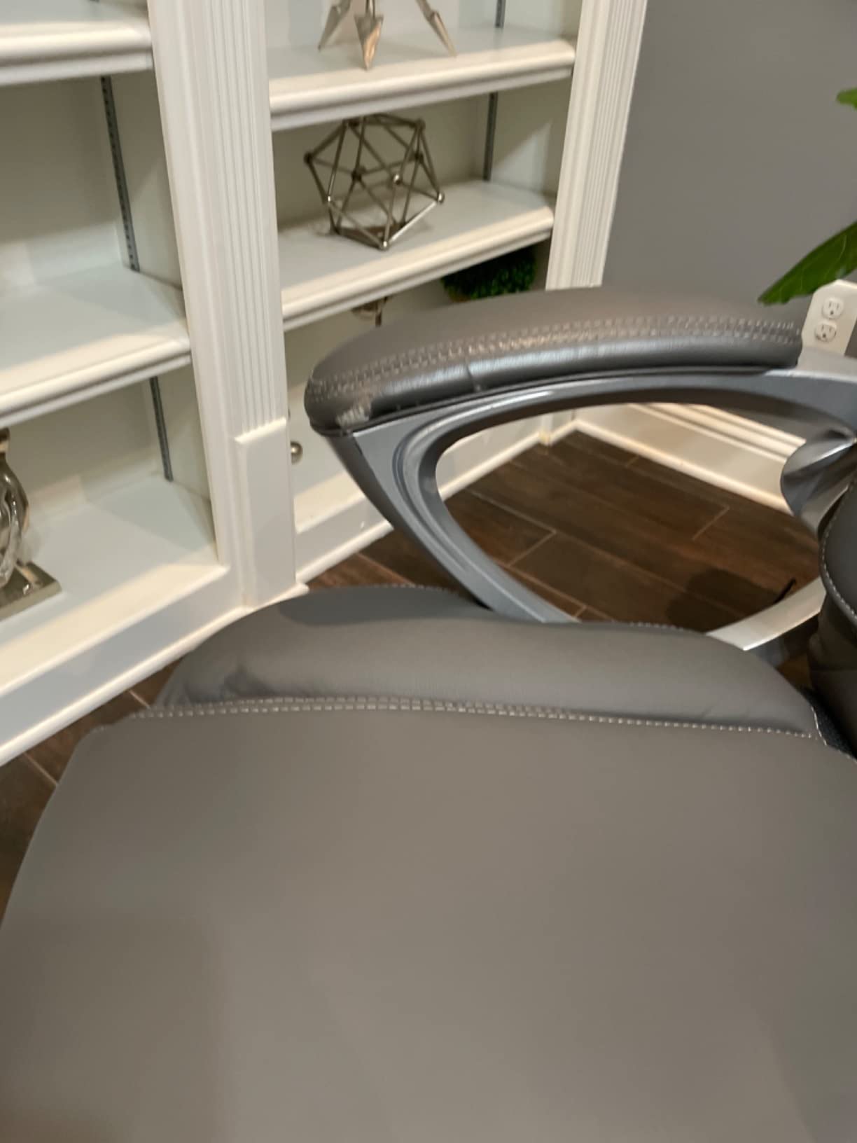 Serta Bryce Executive Office Chair - Ergonomic Computer Desk Chair with Patented AIR Lumbar Technology - Adjustable Height - Memory Foam Body Pillows - 360° Swivel Rolling Base - Bonded Leather, Gray customer photo 2