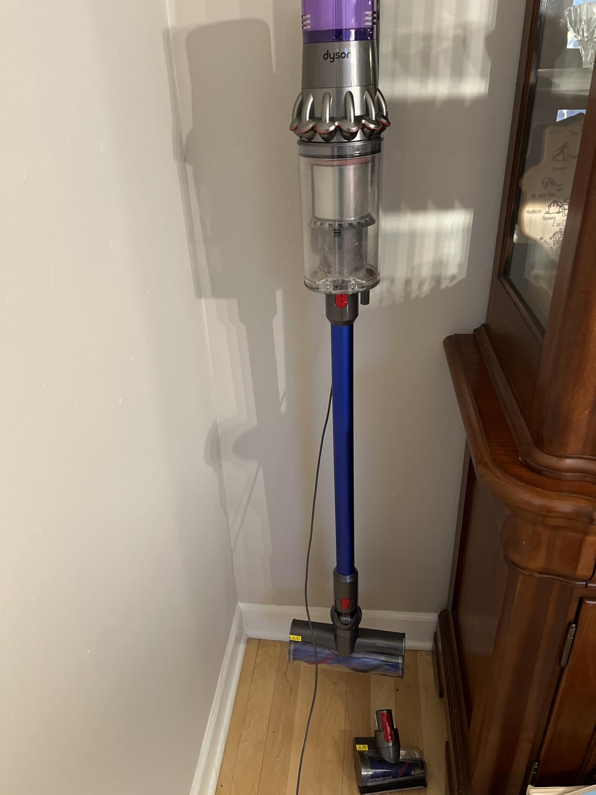 Dyson V11 Origin Cordless Vacuum, 185AW, 3 Power Modes, Up to 60 Minutes,² Deep Cleans Hard Floors and Carpets, Detangles pet Hair, Converts to Handheld customer photo 2