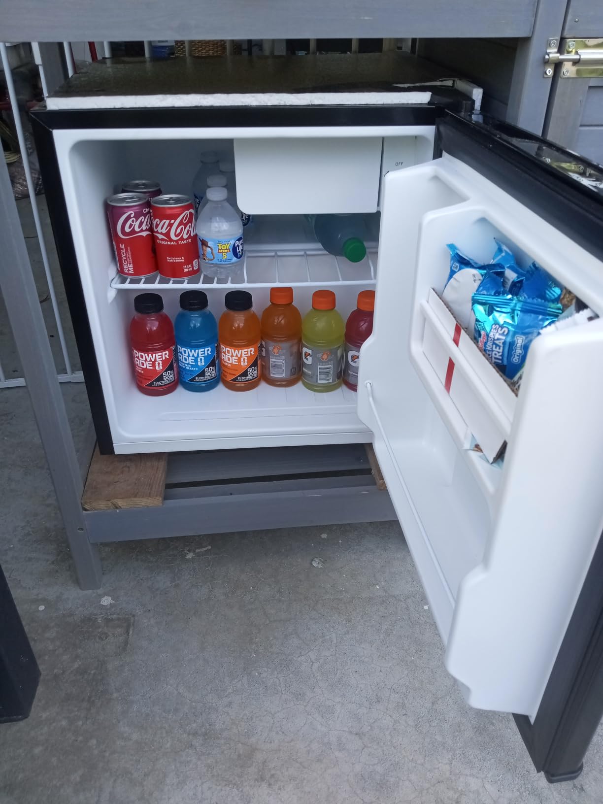 Midea 1.6 Cu.ft Mini Fridge, Energy Star Certified, Low Noise for Bedroom customer photo 1