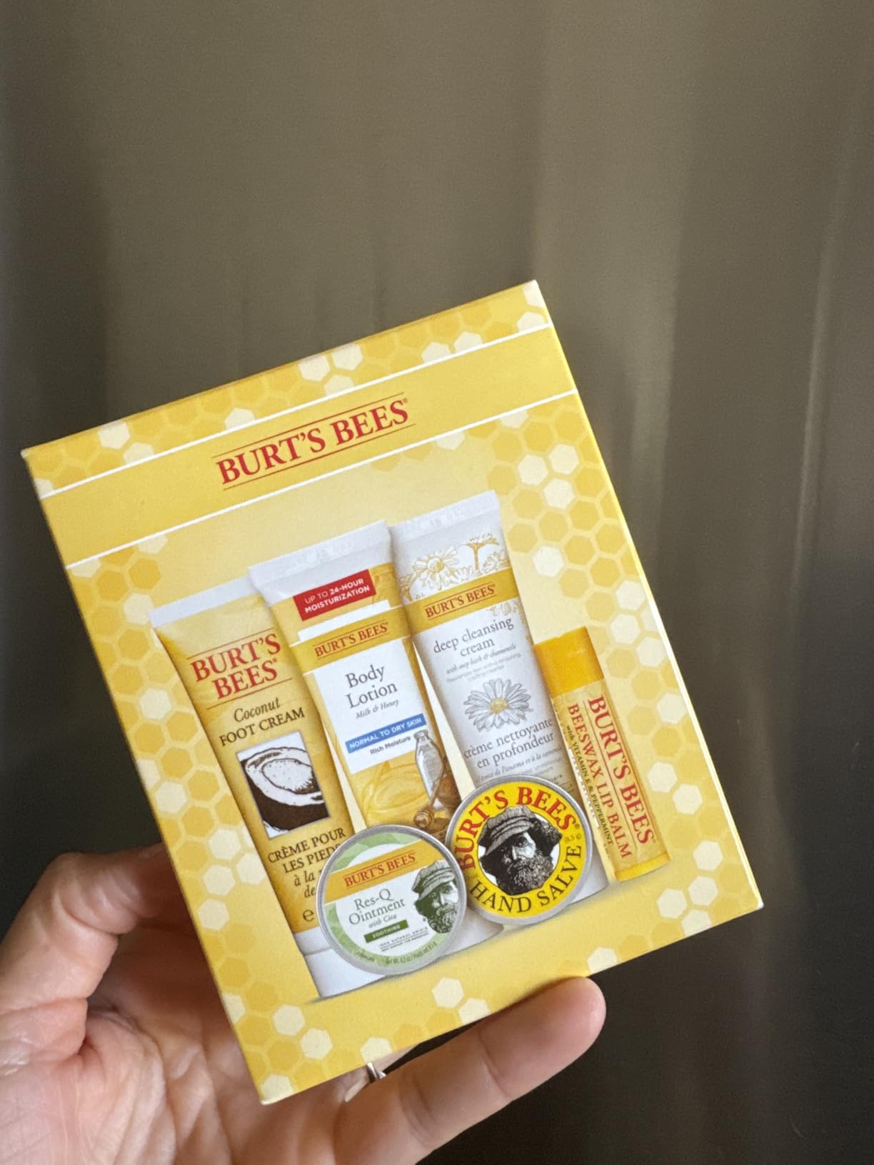 Burt's Bees Classics Gift Set, 6 Products in Giftable Tin | Cuticle Cream, Hand Salve, Lip Balm, Res-Q Ointment, Hand Repair and Foot Cream, Skin Care Essentials customer photo 2