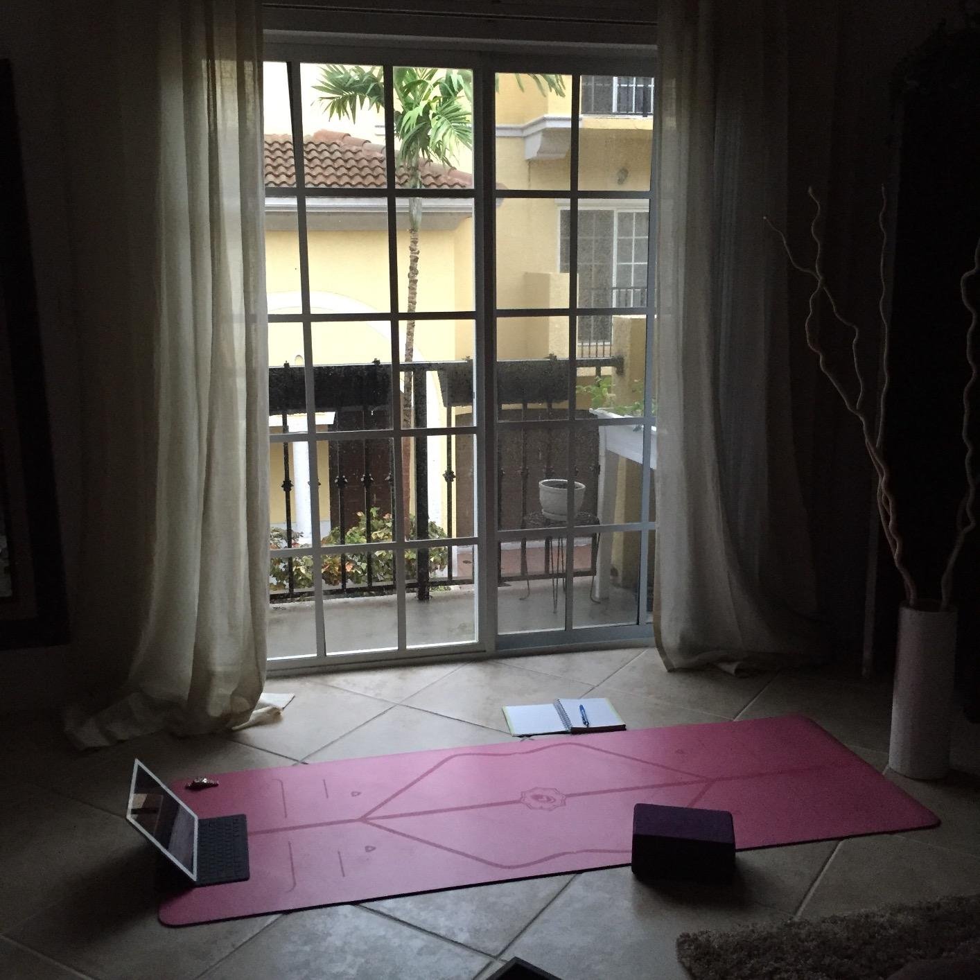 Liforme Classic Yoga Mat - Patented Alignment Design, Ultimate Grip | Eco-friendly, Non-Toxic, Sweat-Resistant customer photo 1
