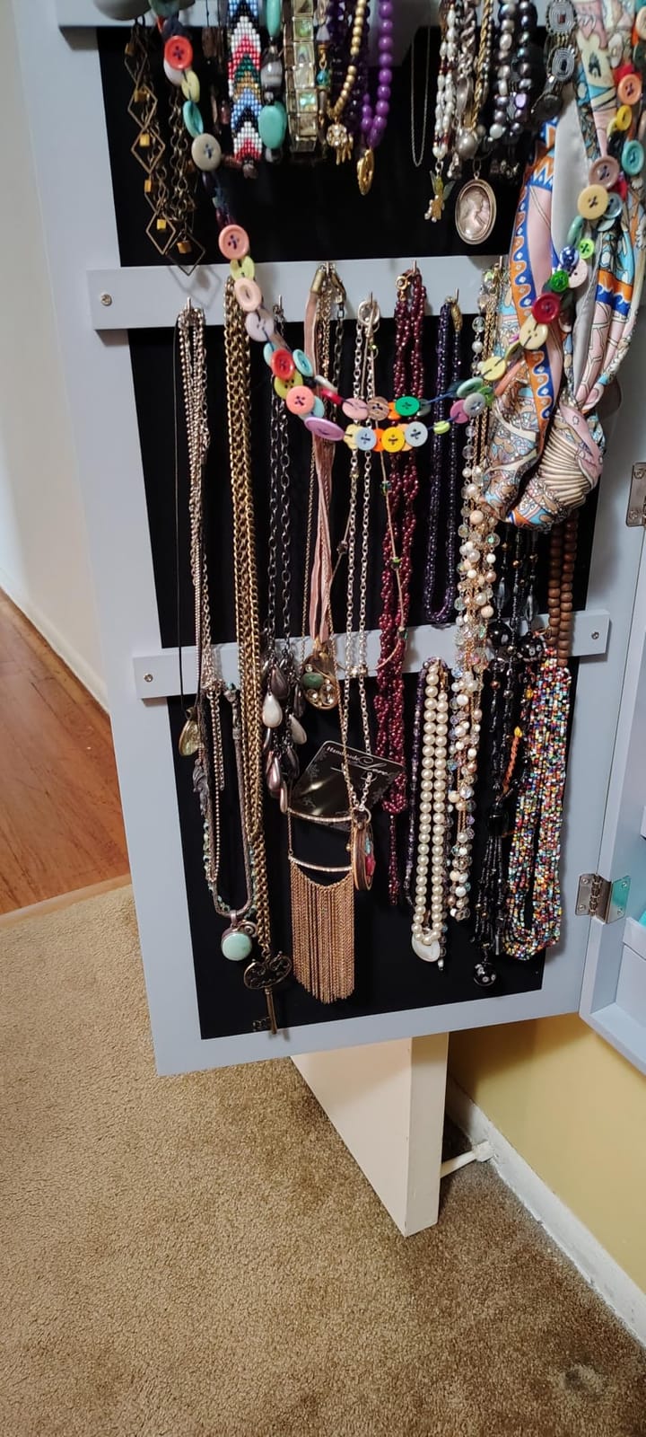 SONGMICS 6 LEDs Mirror Jewelry Cabinet, 47.2-Inch Tall Lockable Wall or Door Mounted Jewelry Armoire Organizer with Mirror, 2 Drawers, 3.9 x 14.6 x 47.2 Inches, White UJJC93W customer photo 1
