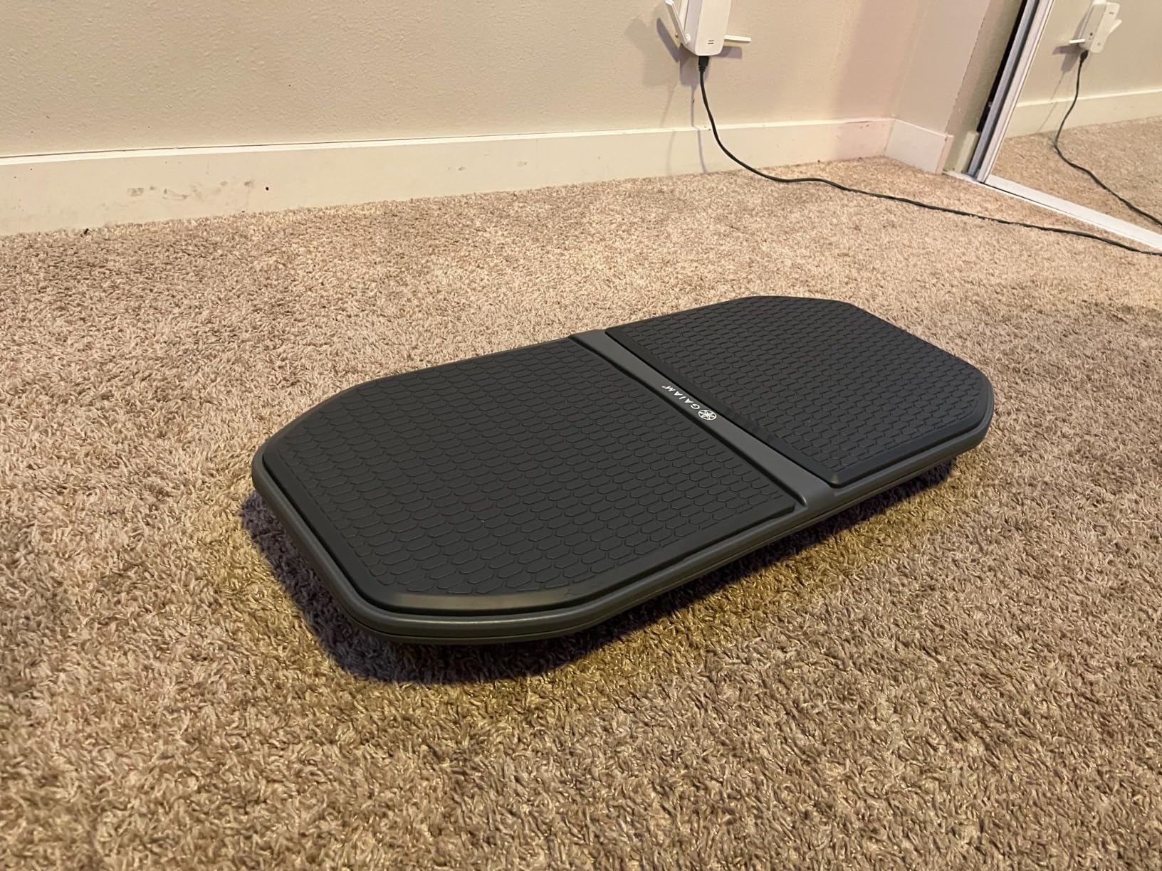 Gaiam Evolve Balance Board Standing Desk, Anti Fatigue Wobble Board for Home Office, Physical Therapy, Exercise Equipment, Stability Rocker customer photo 1