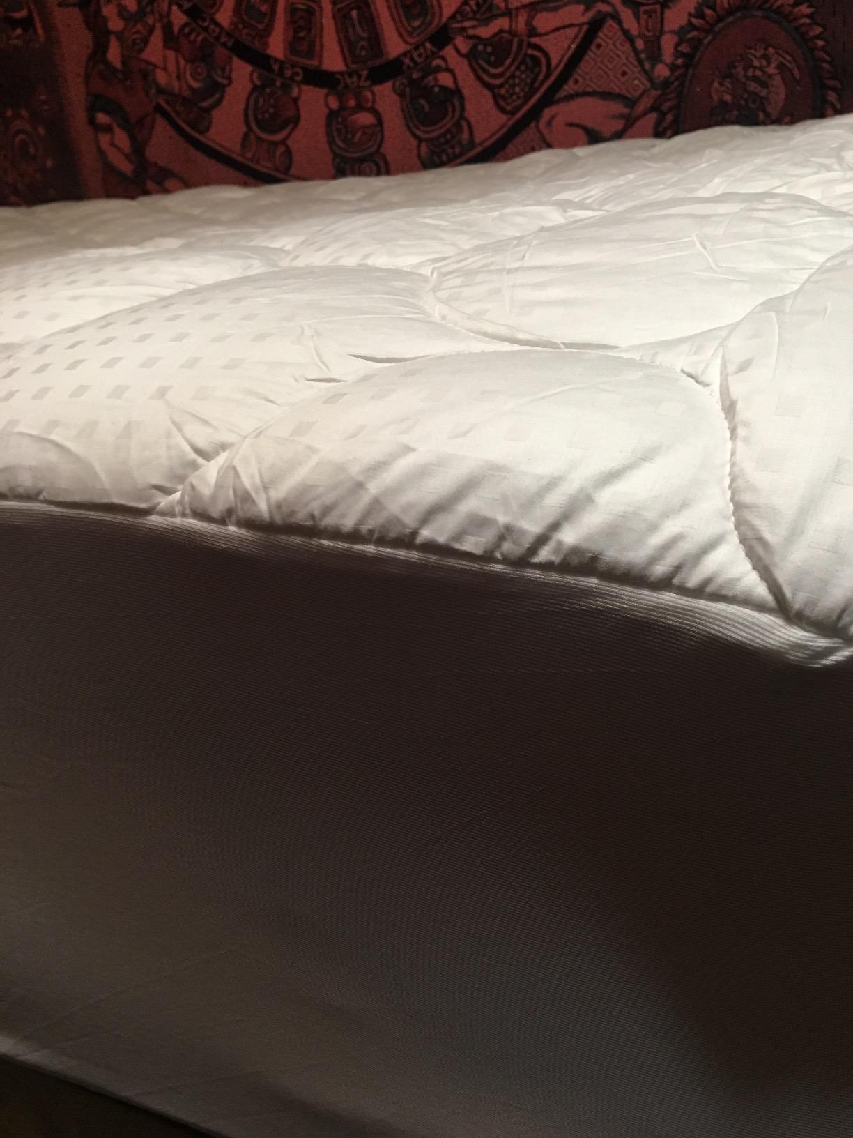 LEISURE TOWN Cotton Queen Mattress Pad Fitted Quilted Mattress Cover Pillow Top Mattress Topper Cooling Soft Breathable Mattress Protector with 8-21 Deep Pocket,Machine Washable(60x80 White) customer photo 1