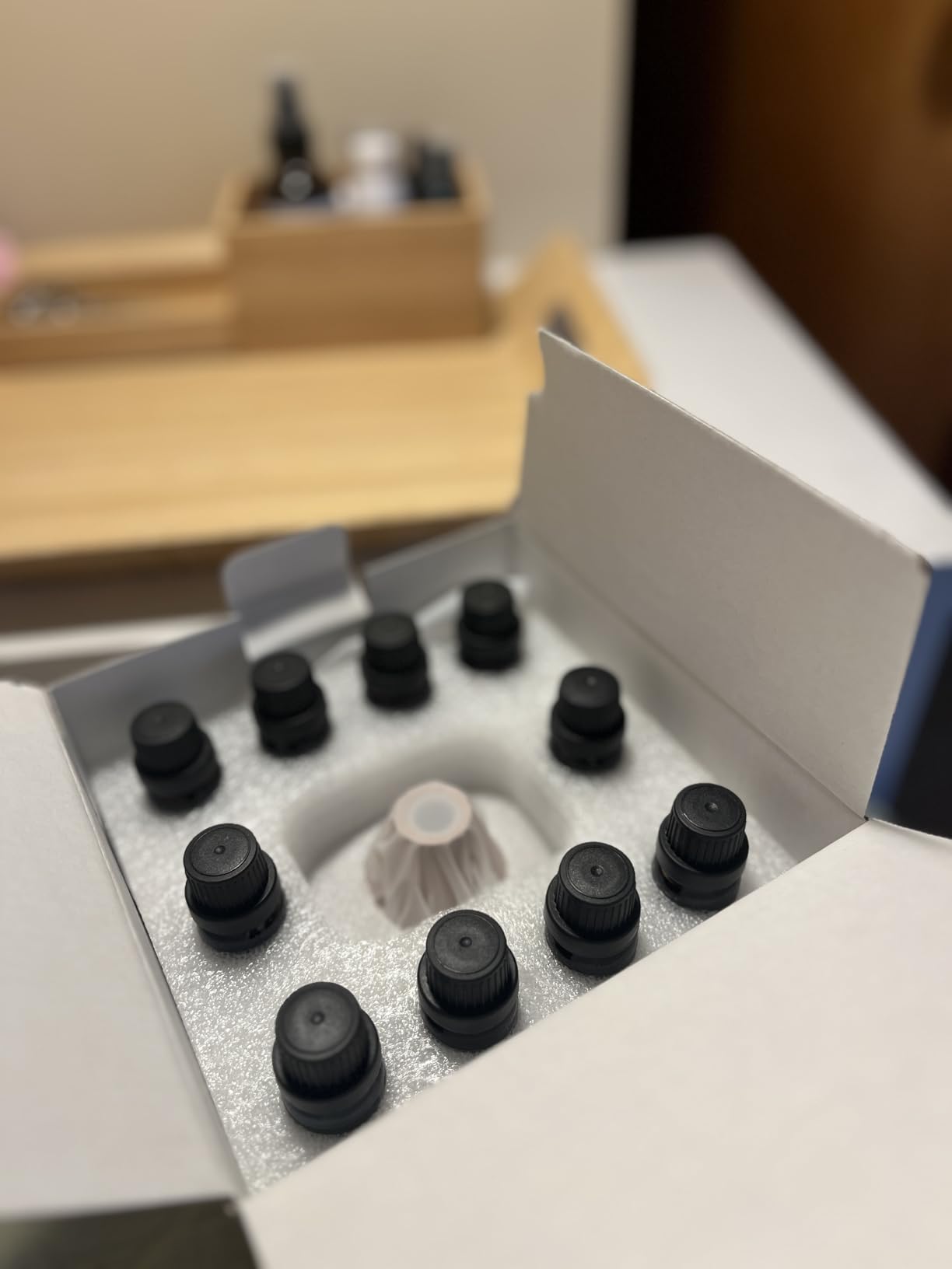 Ultimate Aromatherapy Diffuser & Essential Oil Set - Ultrasonic Top 10 Oils Modern with 4 Timer 7 Ambient Light Settings customer photo 1