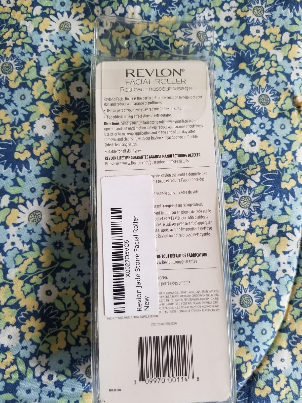 Revlon Jade Stone Face Roller, Dual-Sided Face Massager to Cool and De-Puff, Jade, 1 Count customer photo 1