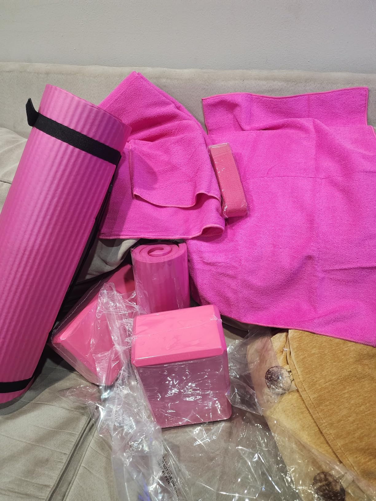 BalanceFrom 7-Piece Yoga Set with 71x24x0.5 Inches Extra Thick Mat and Carrying Sling - Includes 2 Blocks, Stretch Strap, 2 Towels, and Knee Pad customer photo 1