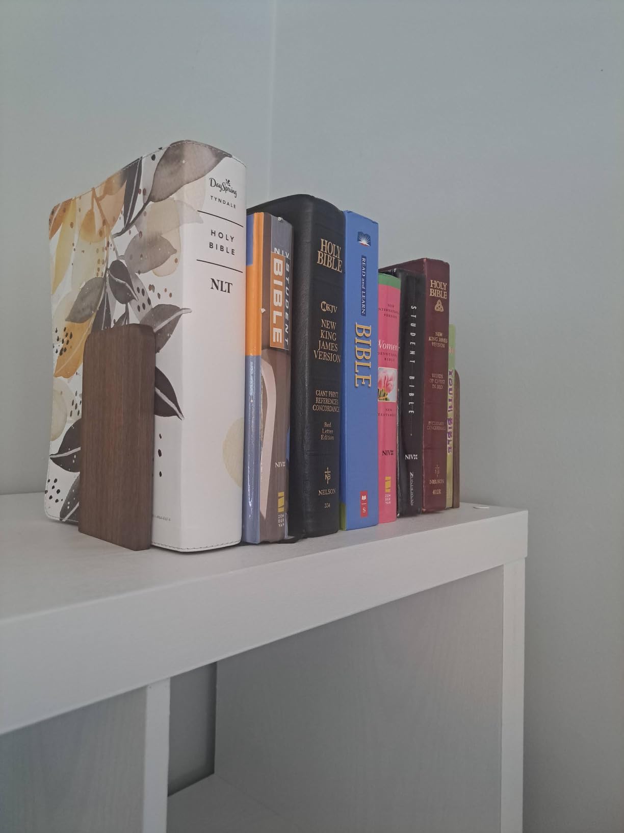 Muso Wood Book Ends for Shelves, Non-Slip Bookends, Heavy Duty Wooden Bookend Support for Books and Movies (Walnut 1 Pair) customer photo 1