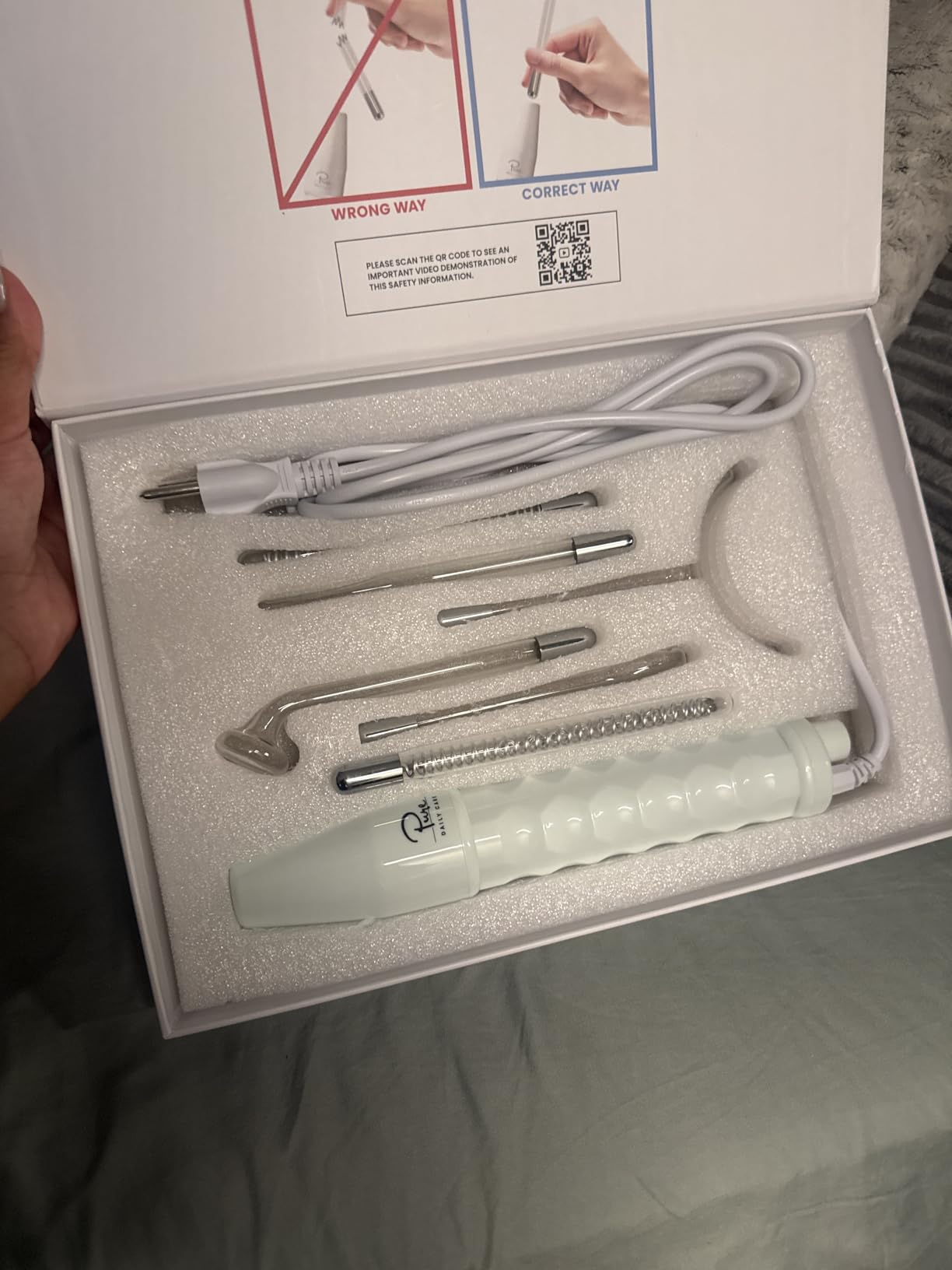 NuDerma Professional Skin Therapy Wand - Portable Skin Therapy Machine with 6 Neon & Argon Wands - Clear Firm & Tighten customer photo 1