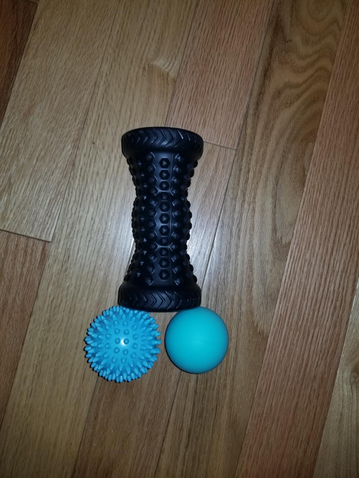 Tumaz Foot Roller & Massage Ball 3-in-1 Set | Foot Roller, Spiky & Lacrosse Balls | Ergonomic Design | Deep Tissue Massage | Foot Relaxation & Recovery customer photo 1