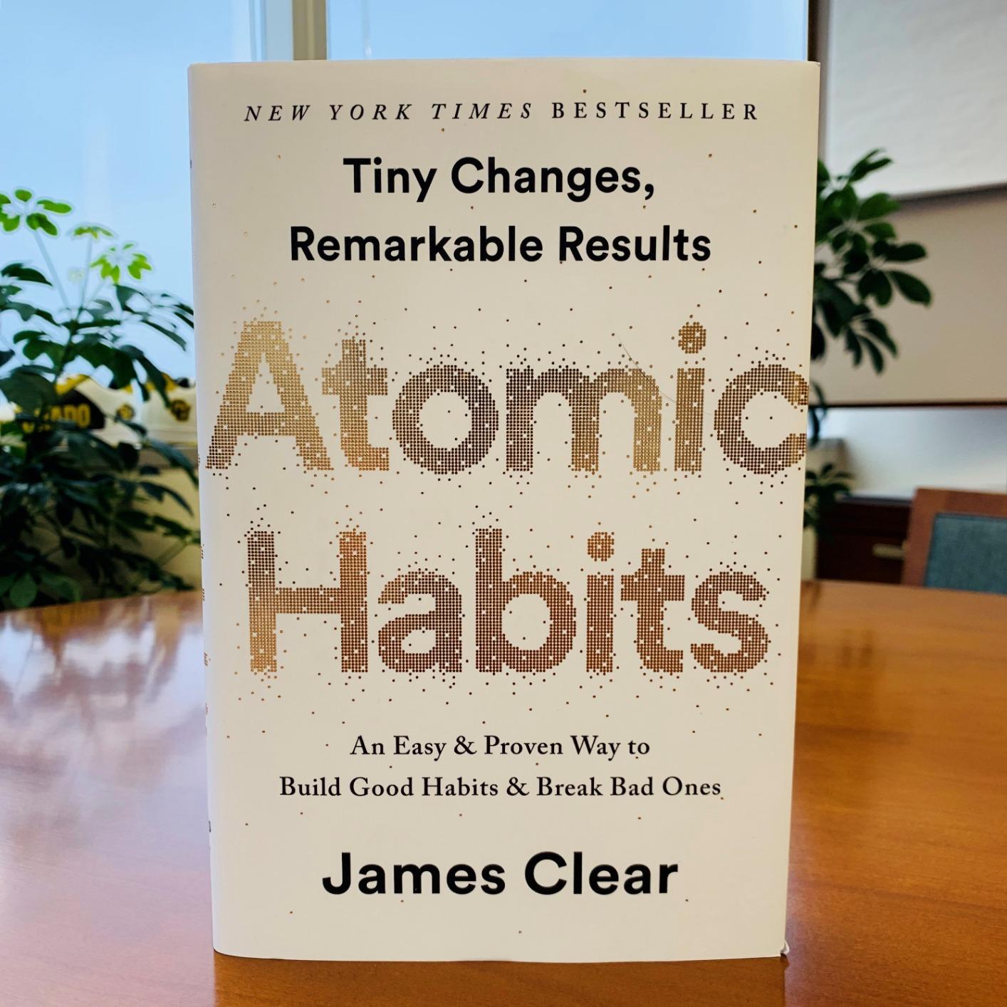 Atomic Habits: An Easy & Proven Way to Build Good Habits & Break Bad Ones customer photo 1