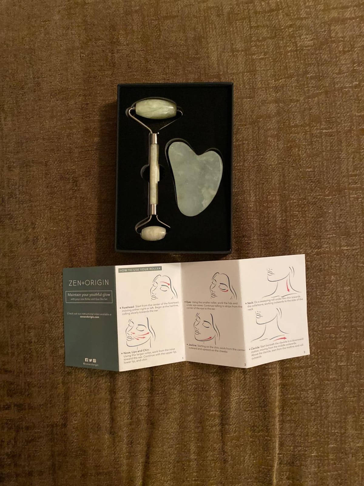 Jade Roller and Gua Sha Set - 100% Natural Jade Stone Face Roller, Dual Sided Massage Roller Stimulates Blood Flow, Relieves Stress, Reduces Signs of Aging, Travel Pouch Included, Gift Box customer photo 2