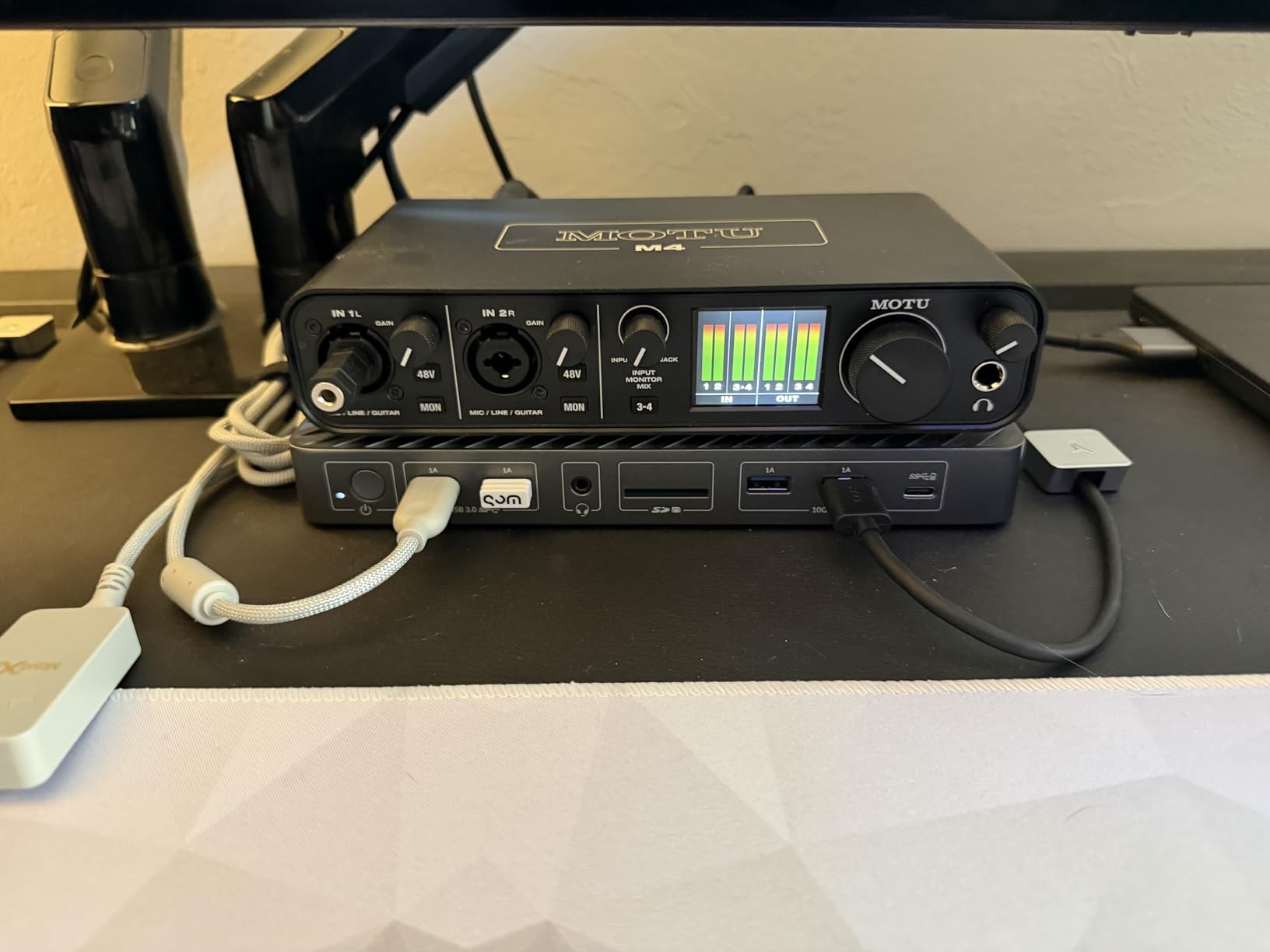 Motu M4 4x4 USB-C Audio Interface | Recording, mixing and podcasting customer photo 1