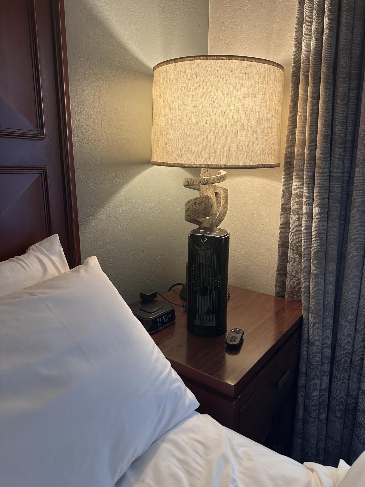 Personal Tower Fan for Bedroom with Remote, Portable Desk Table Fan, 4 Speeds Cooling Standing Fan with 12H Timer, 60° & 110° Oscillating Floor Tower Fans That Blow Cold Air for Bedroom Office, Black customer photo 1