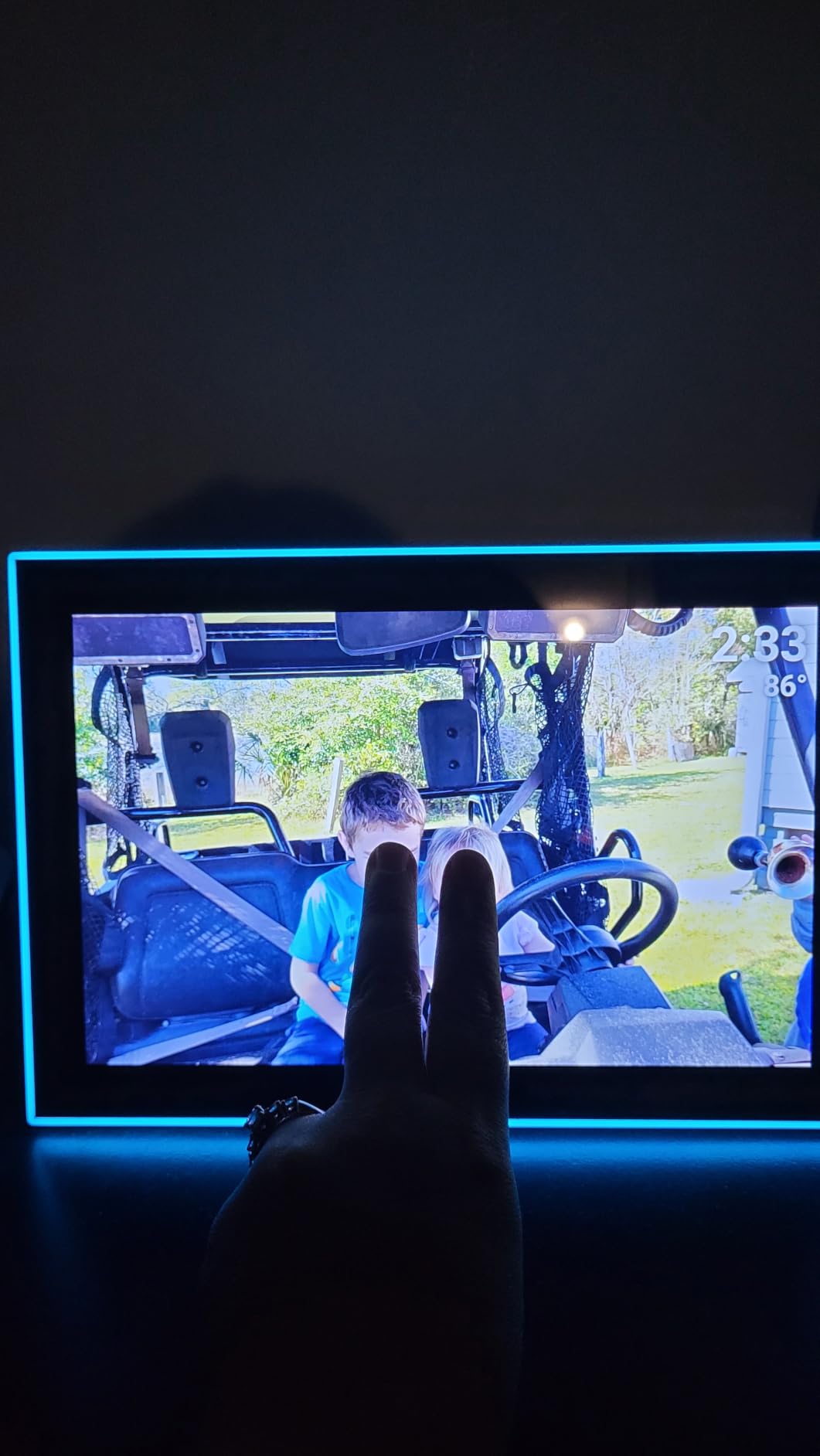 32GB FRAMEO 10.1 Inch Smart WiFi Digital Photo Frame 1280x800 IPS LCD Touch Screen, Auto-Rotate Portrait and Landscape, Built in 32GB Memory, Share Moments Instantly via Frameo App from Anywhere customer photo 1