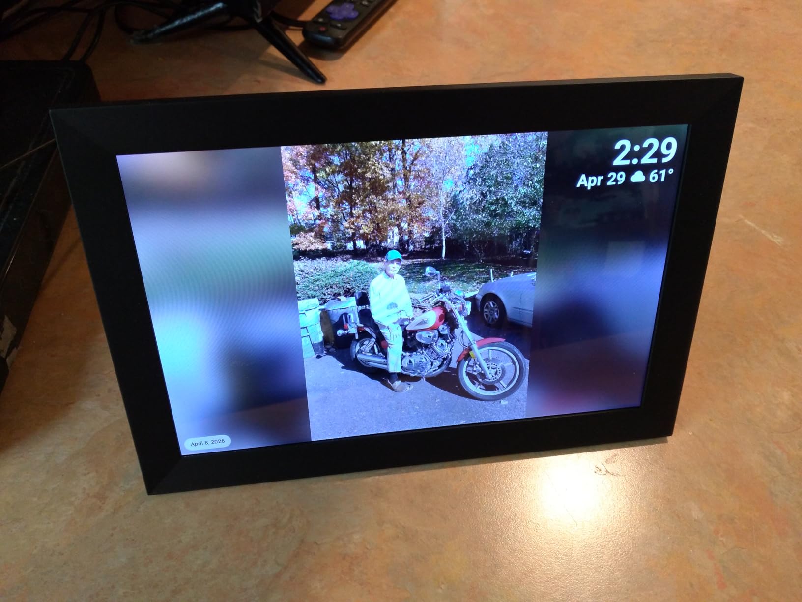 32GB FRAMEO 10.1 Inch Smart WiFi Digital Photo Frame 1280x800 IPS LCD Touch Screen, Auto-Rotate Portrait and Landscape, Built in 32GB Memory, Share Moments Instantly via Frameo App from Anywhere customer photo 2
