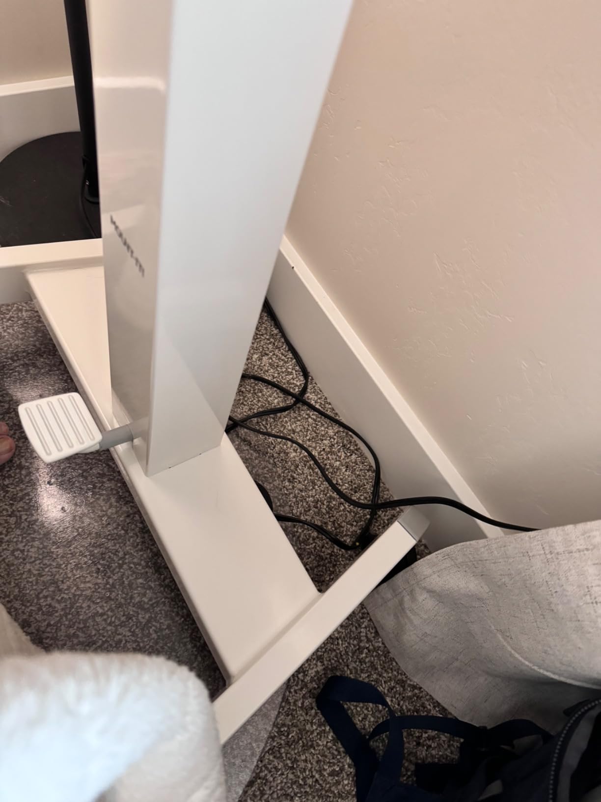 Mount-It! Adjustable Rolling Laptop Desk, Mobile Standing Desk with Wheels, Small Sit-Stand Computer Cart for Home, Office, or Classroom, 29.6-44.2