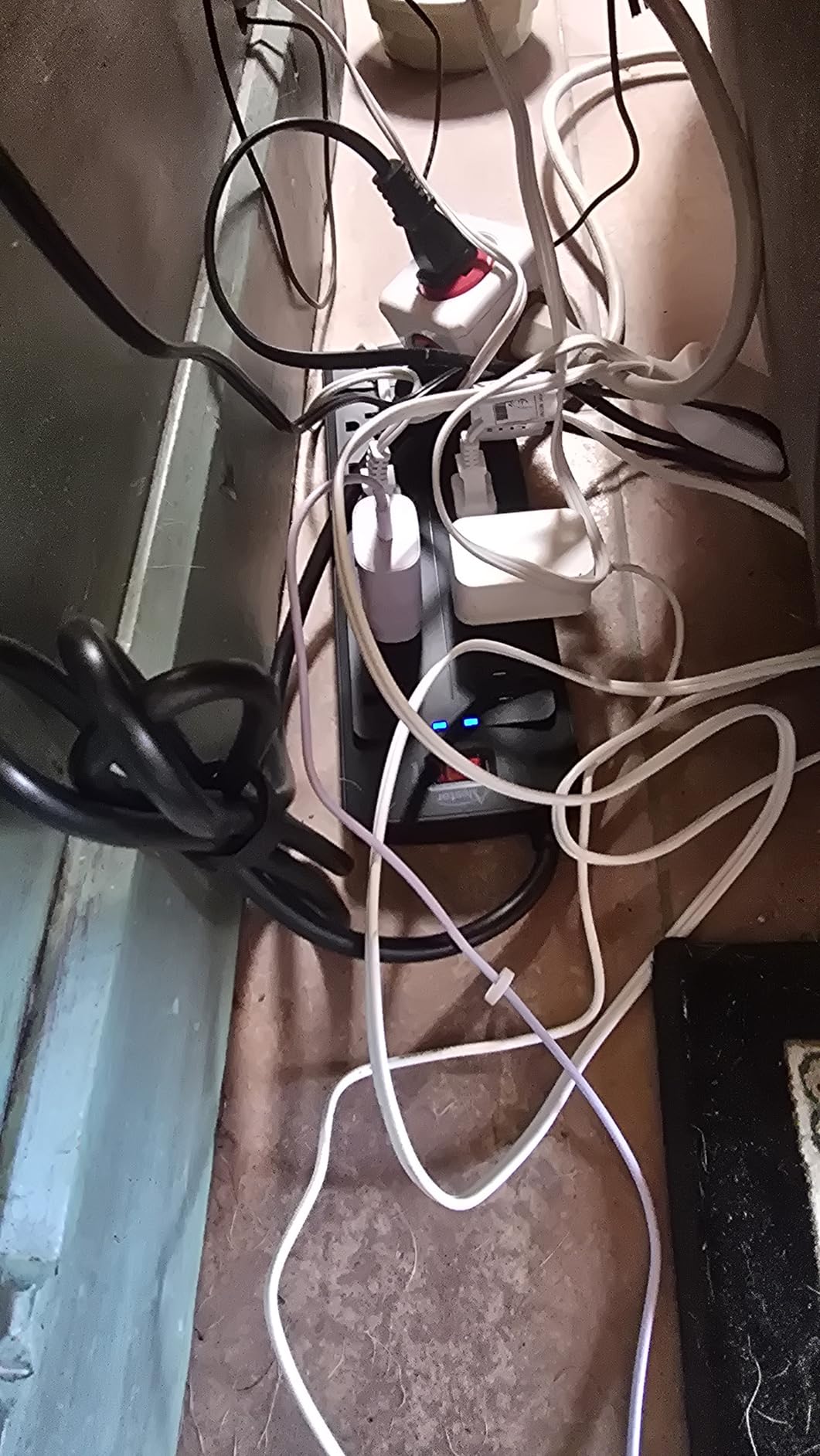 ALESTOR 6 Ft Surge Protector Power Strip with 12 Outlets and 4 USB Ports customer photo 1