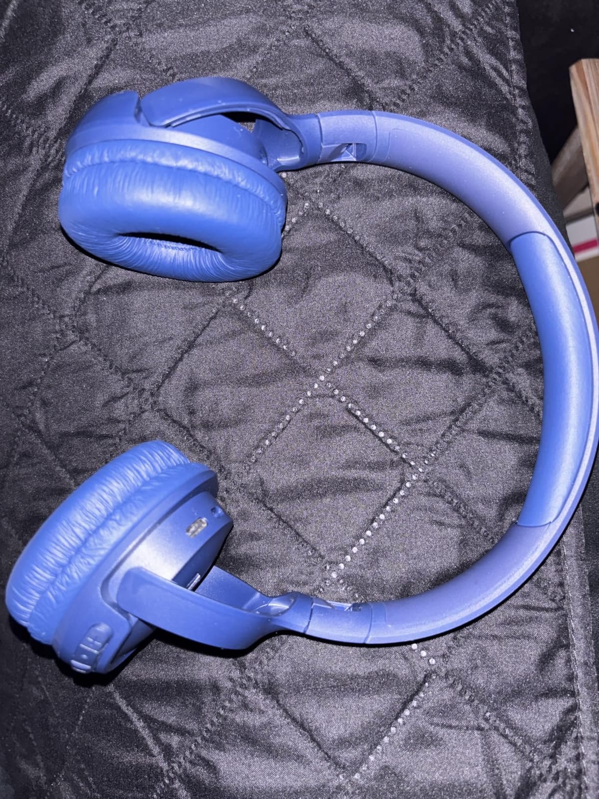 JBL Tune 510BT - Bluetooth headphones with up to 40 hours battery, microphone for call, foldable and comfortable, Android and iOs compatible (Blue) customer photo 2