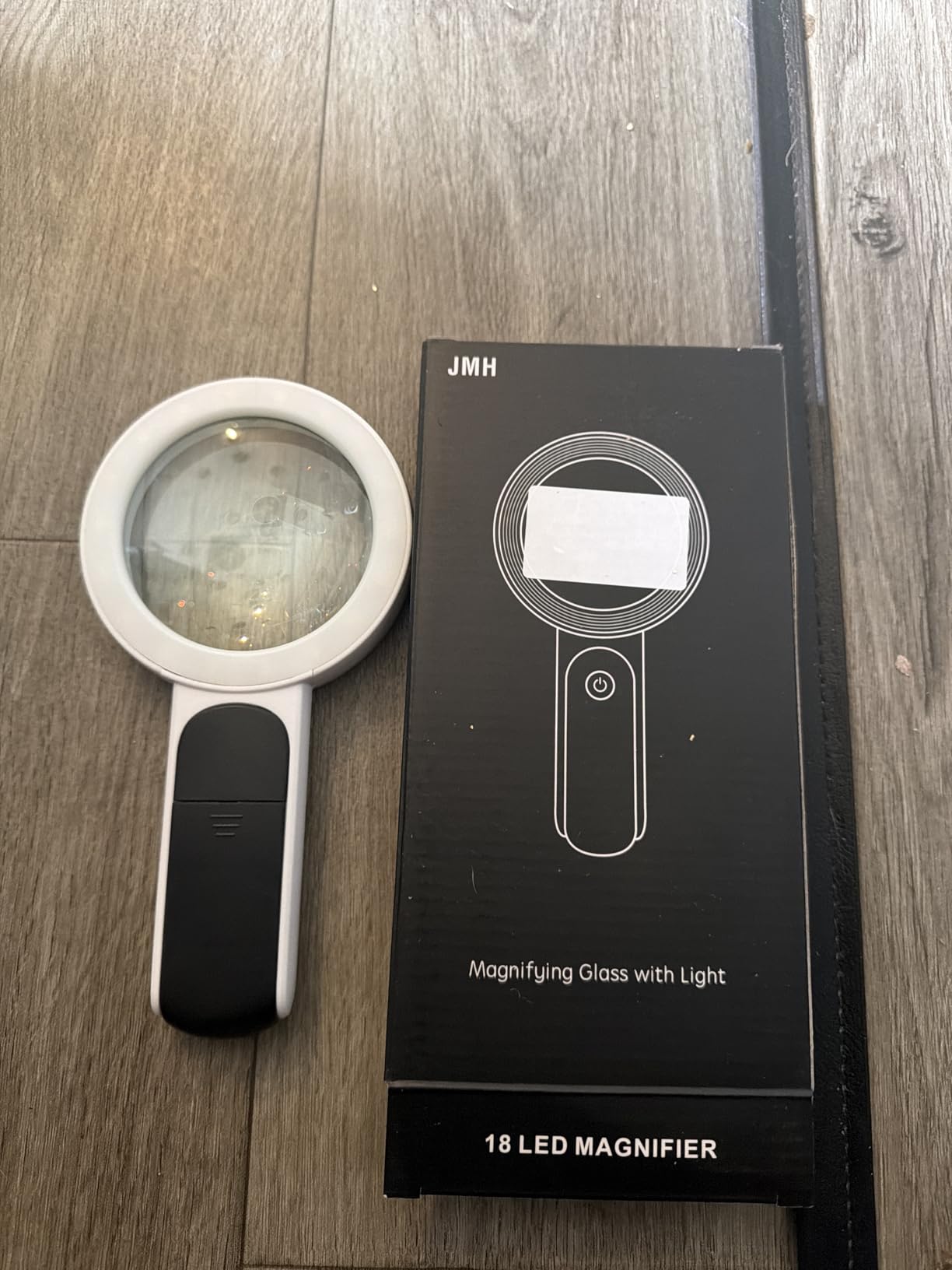 JMH Magnifying Glass with Light, Handheld Large Magnifying Glass 18LED Cold and Warm Light with 3 Modes, Illuminated Lighted Magnifier for Seniors Reading, Coins, Jewelry customer photo 1