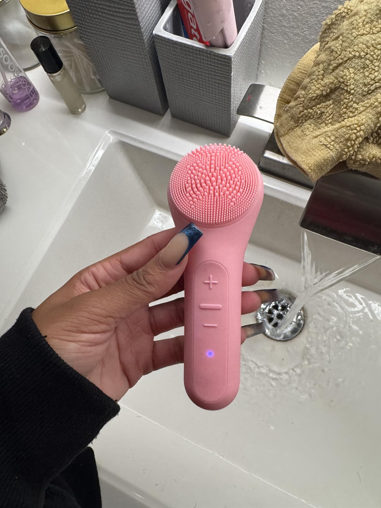 NågraCoola CLIE Facial Cleansing Brush, Waterproof and Rechargeable Face Scrub Brush for Men & Women, Cleansing, Exfoliating and Massaging (Blue) customer photo 2