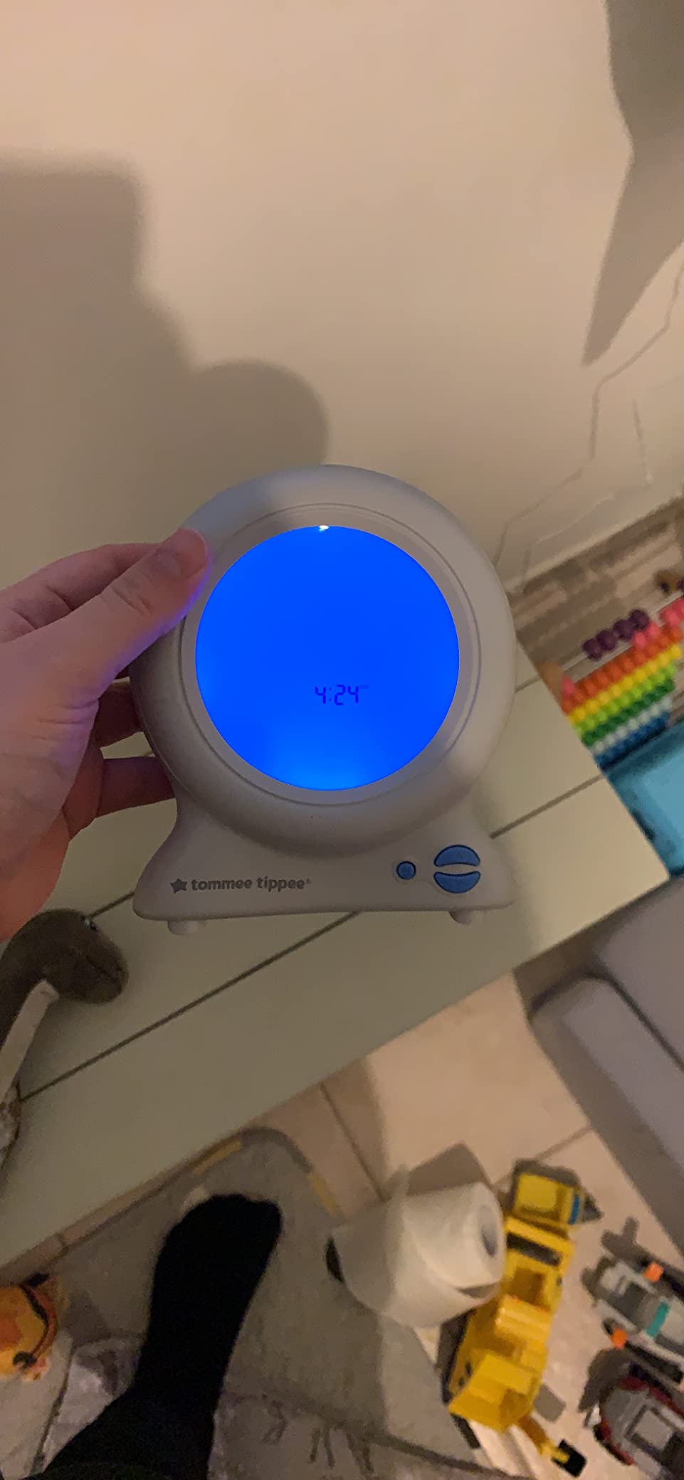 Tommee Tippee Groclock Sleep Trainer Clock, Alarm Clock and Nightlight for Young Children, USB-Powered | Helps Toddlers Learn When It's Time to Wake, Soft Grey customer photo 1