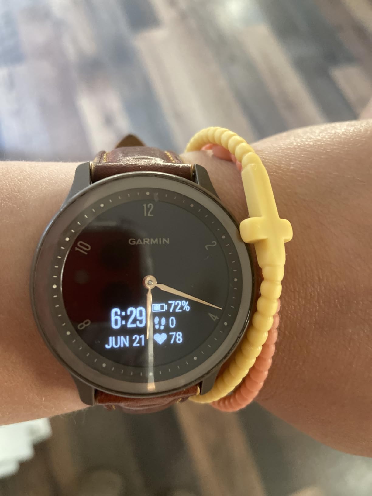 Garmin vivomove Sport, Hybrid Smartwatch, Health and Wellness Features, Touchscreen, White customer photo 1