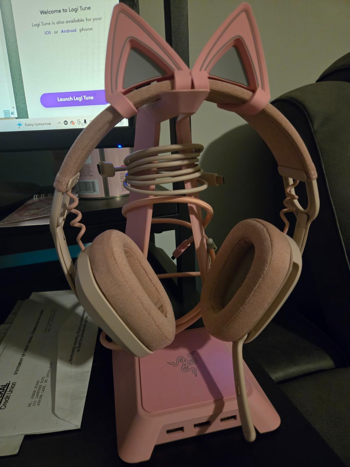 Logitech Zone Vibe 100 Lightweight Wireless Over Ear Headphones with Noise Canceling Microphone, Advanced Multipoint Bluetooth Headset, Works with Teams, Google Meet, Zoom, Mac/PC - Off White customer photo 1
