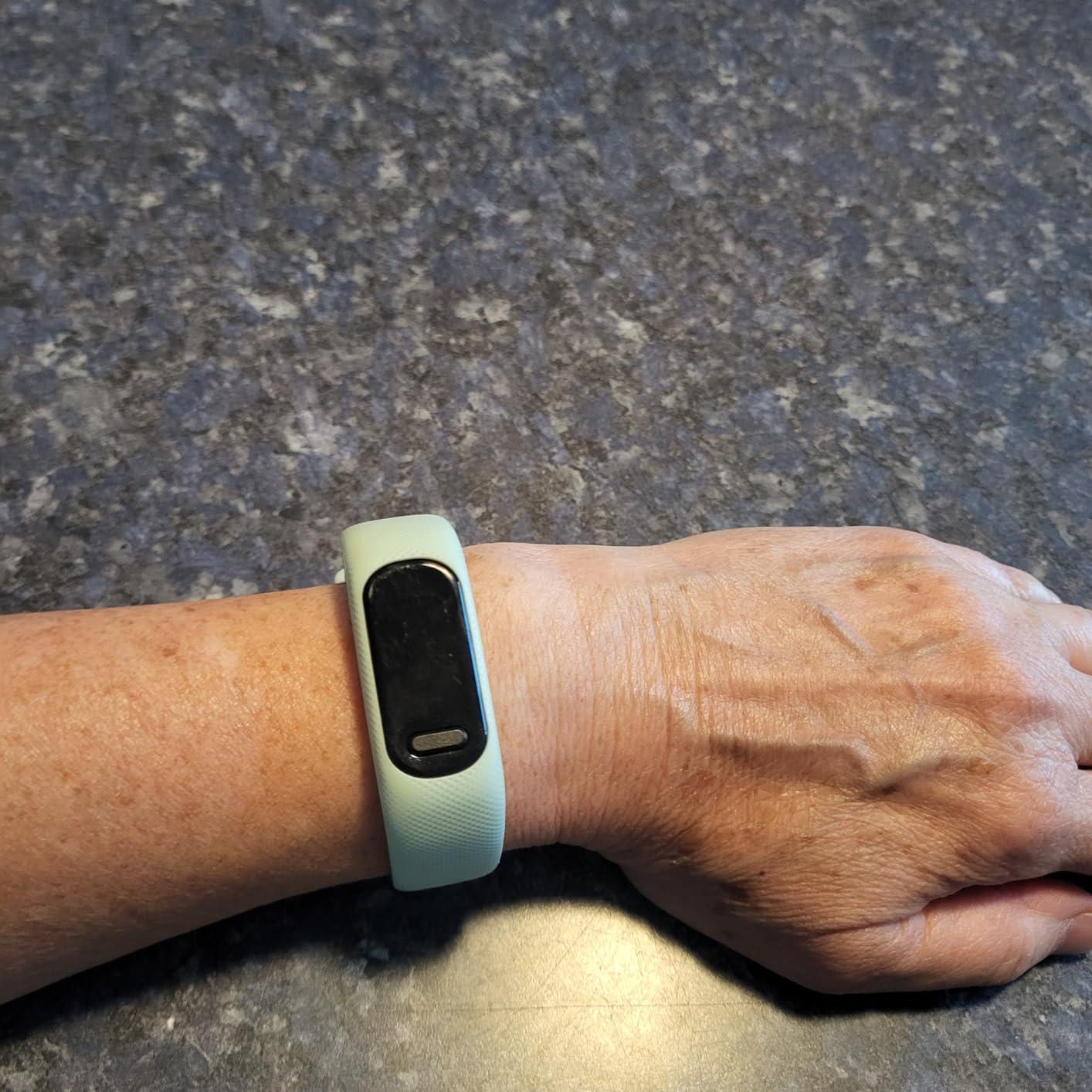 Garmin Vivosmart 5, Health & Fitness Tracker, S-M, White | Monitor Your Health, Track Your Steps and Sleep, Smart Notifications, Up to 7 Days Battery Life customer photo 1