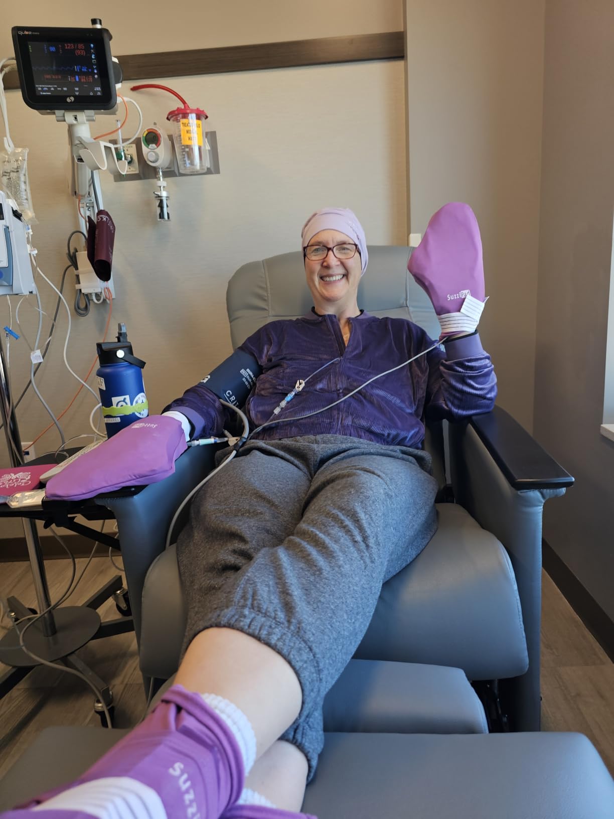 SuzziPad Cold Socks & Hands Ice Pack for Chemo Must Haves, Purple, S/M | Removable Gel Packs, Adjustable Straps, Dual-Layer Gloves & Foot Ice Pack Wraps For Chemo, Arthritis & Neuropathy Relief customer photo 1