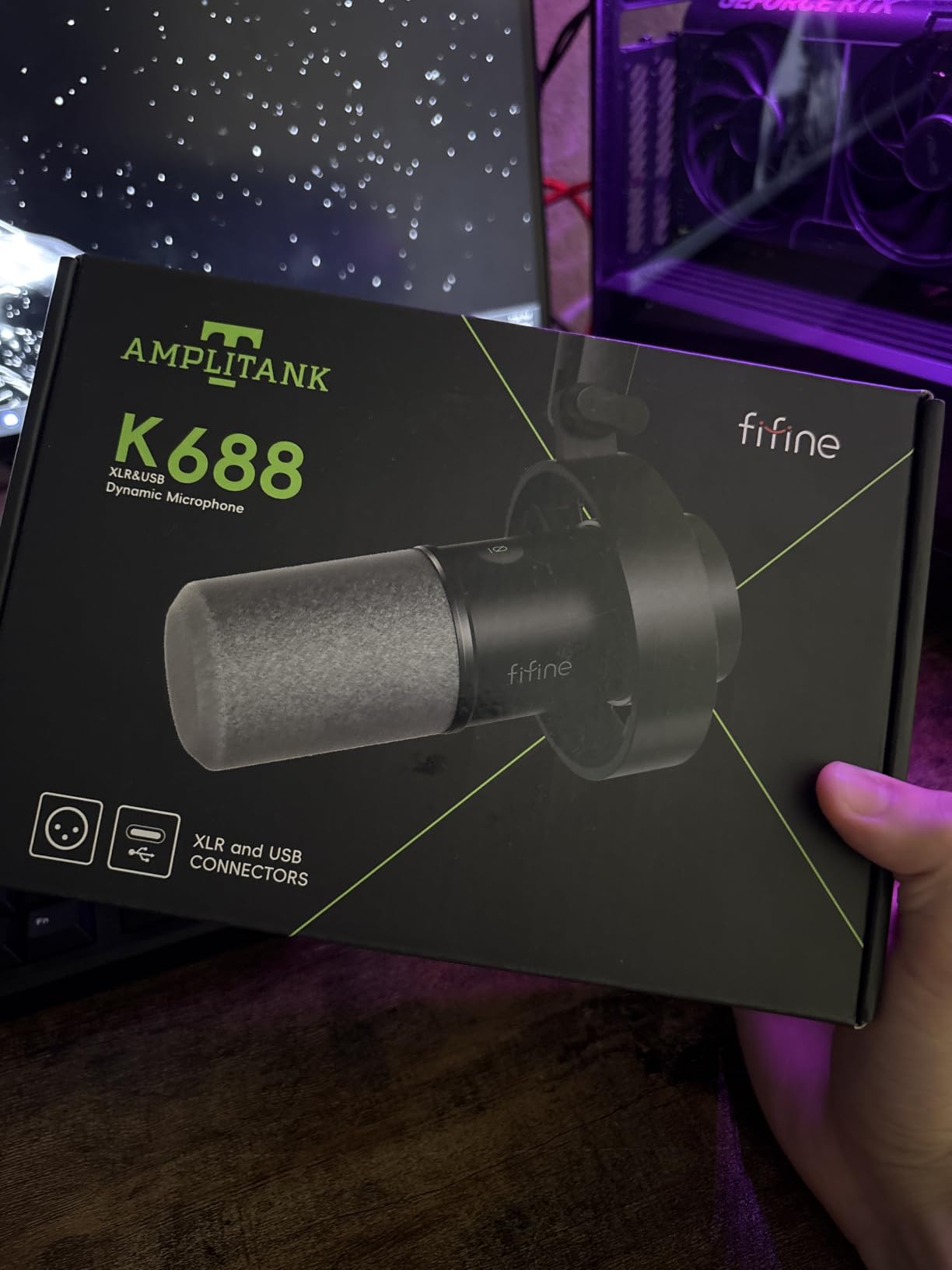 FIFINE AmpliTank K688 Dynamic Microphone, XLR/USB Podcast Recording PC Mic with Mute, Headphone Jack, Monitoring Volume Control, Windscreen customer photo 1
