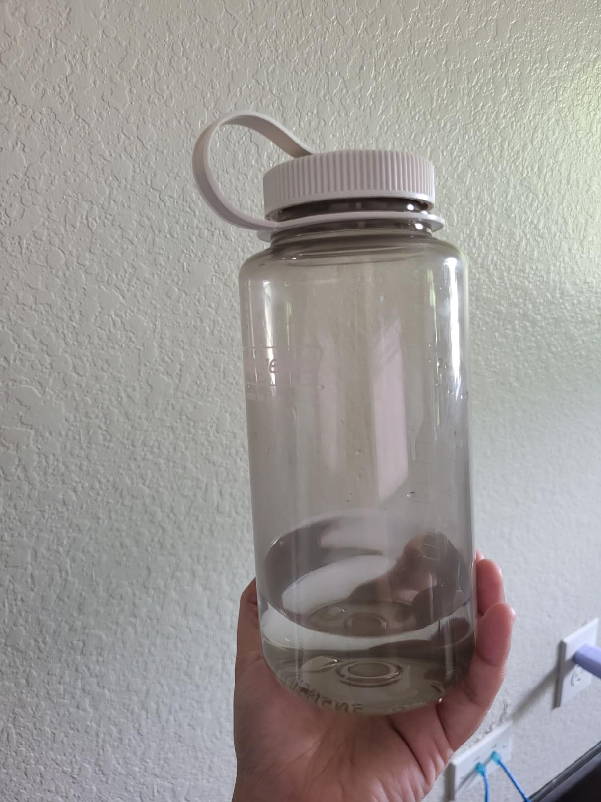 Nalgene 32 oz Wide Mouth Water Bottle, Gray w/ Black Lid | BPA-Free, Durable & Lightweight, Leak Proof, Dishwasher Safe customer photo 1