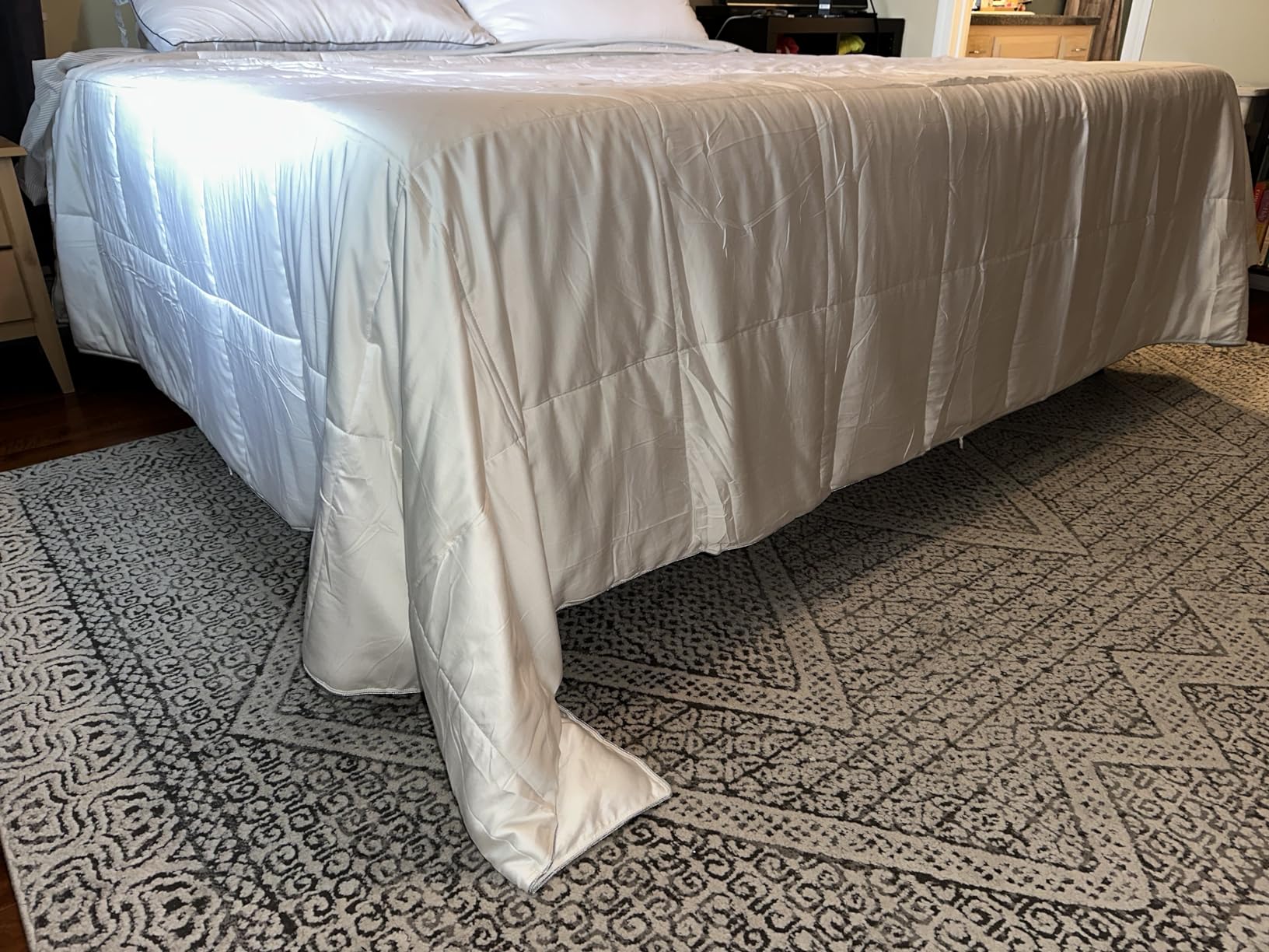 NEXHOME PRO Viscose from Bamboo Cooling Comforter, White Queen Lightweight Down Alternative Cool Natural Organic Duvet Insert, Summer Bedding Blanket Cool for Hot Sleepers, 8 Corner Tabs (90