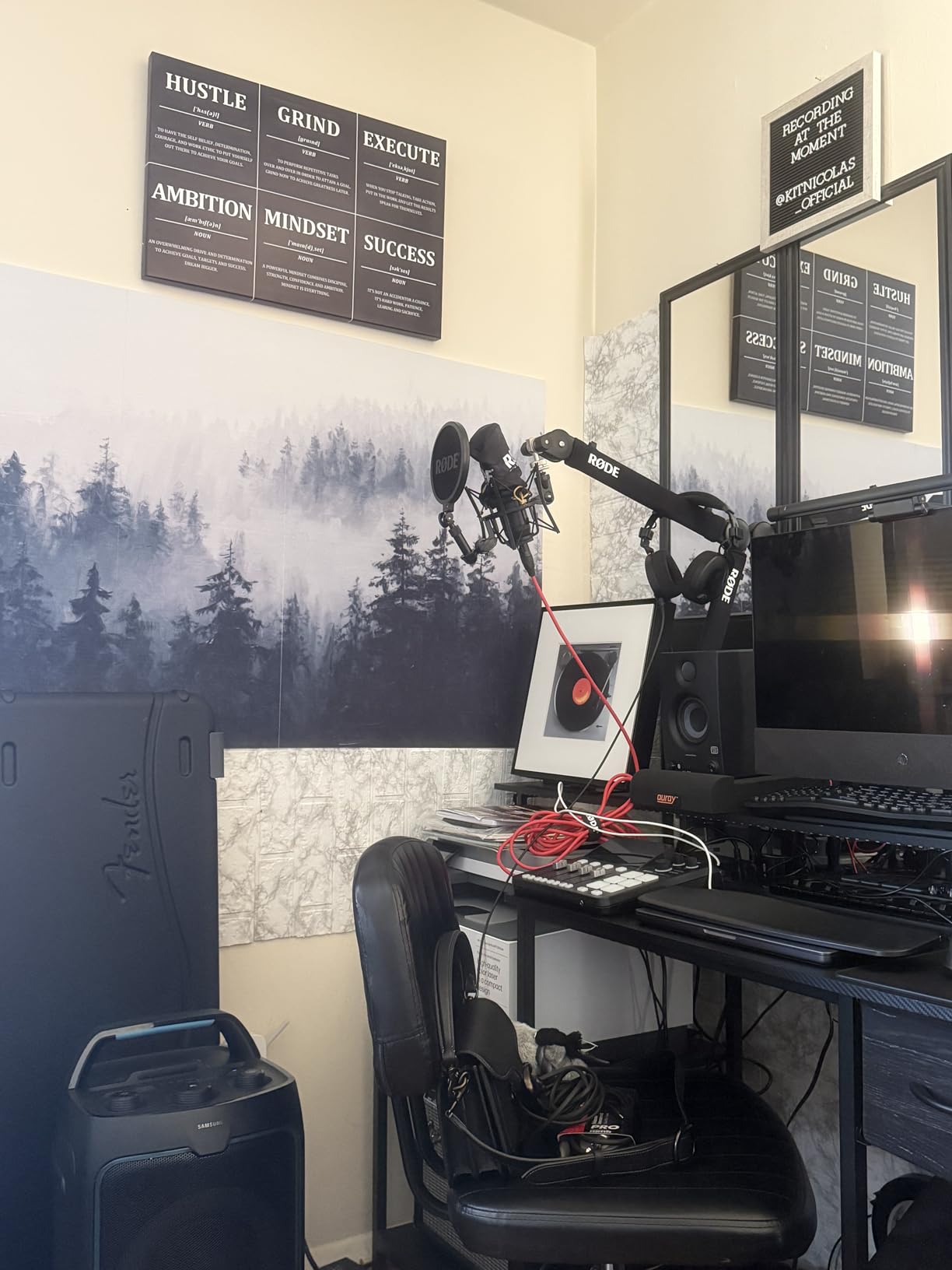 RØDE NT1 5th Gen Large-Diaphragm Studio Condenser Microphone - XLR & USB Outputs - Shock Mount & Pop Filter Included customer photo 2