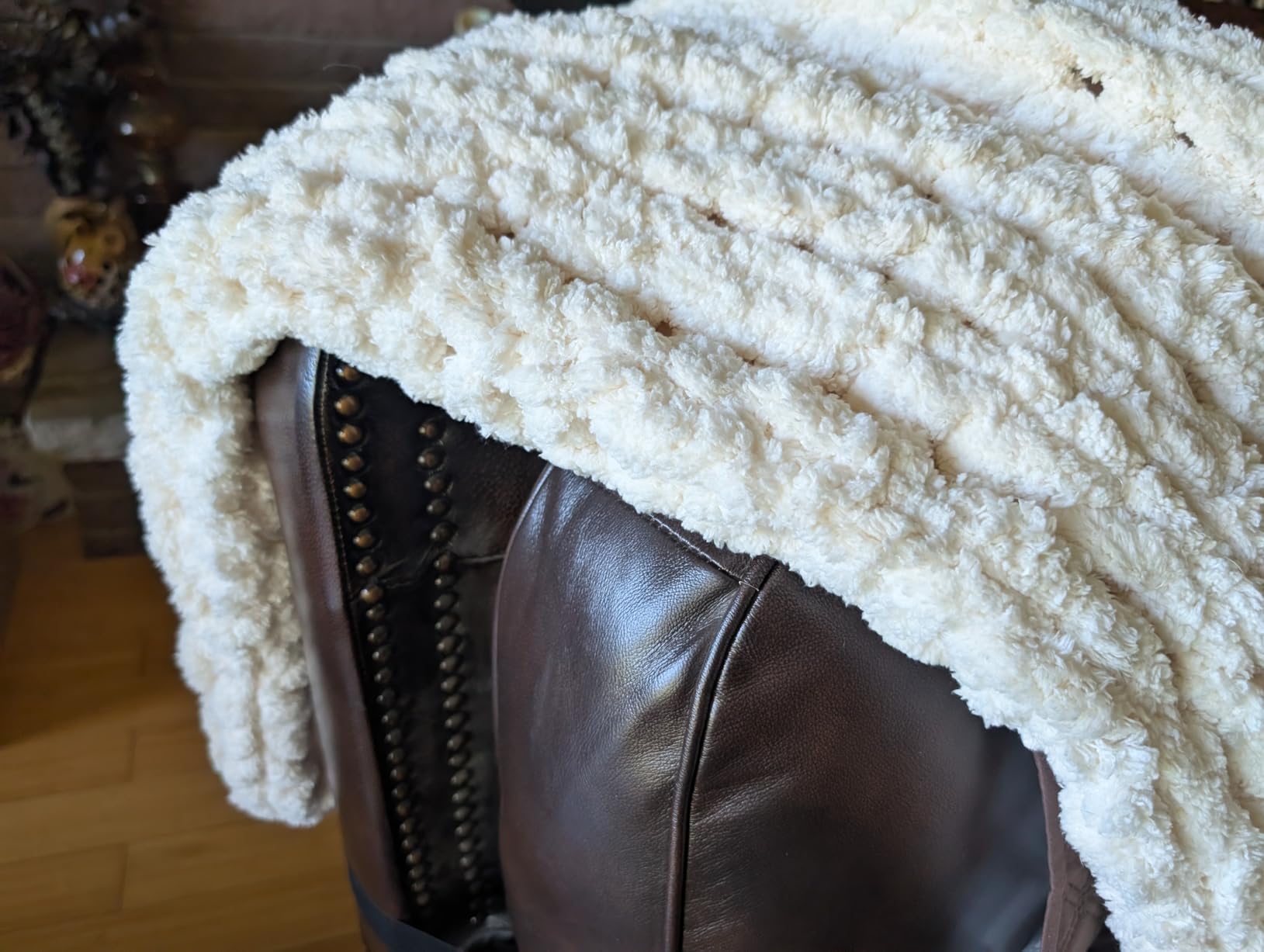 L'AGRATY Chunky Knit Throw Blanket for Couch, 50'' x 60'' Knit Throw, Ivory | Handmade Chenille Crochet Blanket for Sofa Bed, Thick Cable Knitted Blankets for Room Home Decor, Birthday Gift for Women Mom customer photo 2