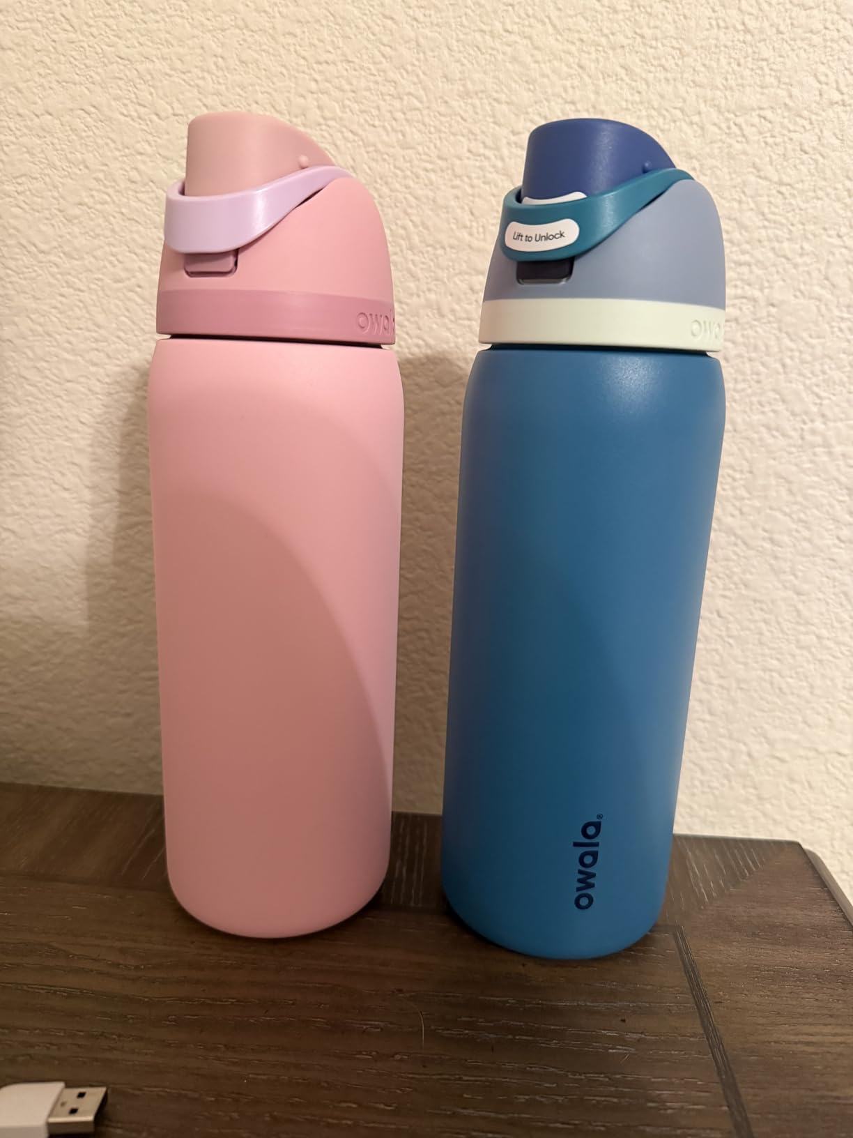 Owala FreeSip Stainless Steel Water Bottle 32 oz Denim customer photo 2