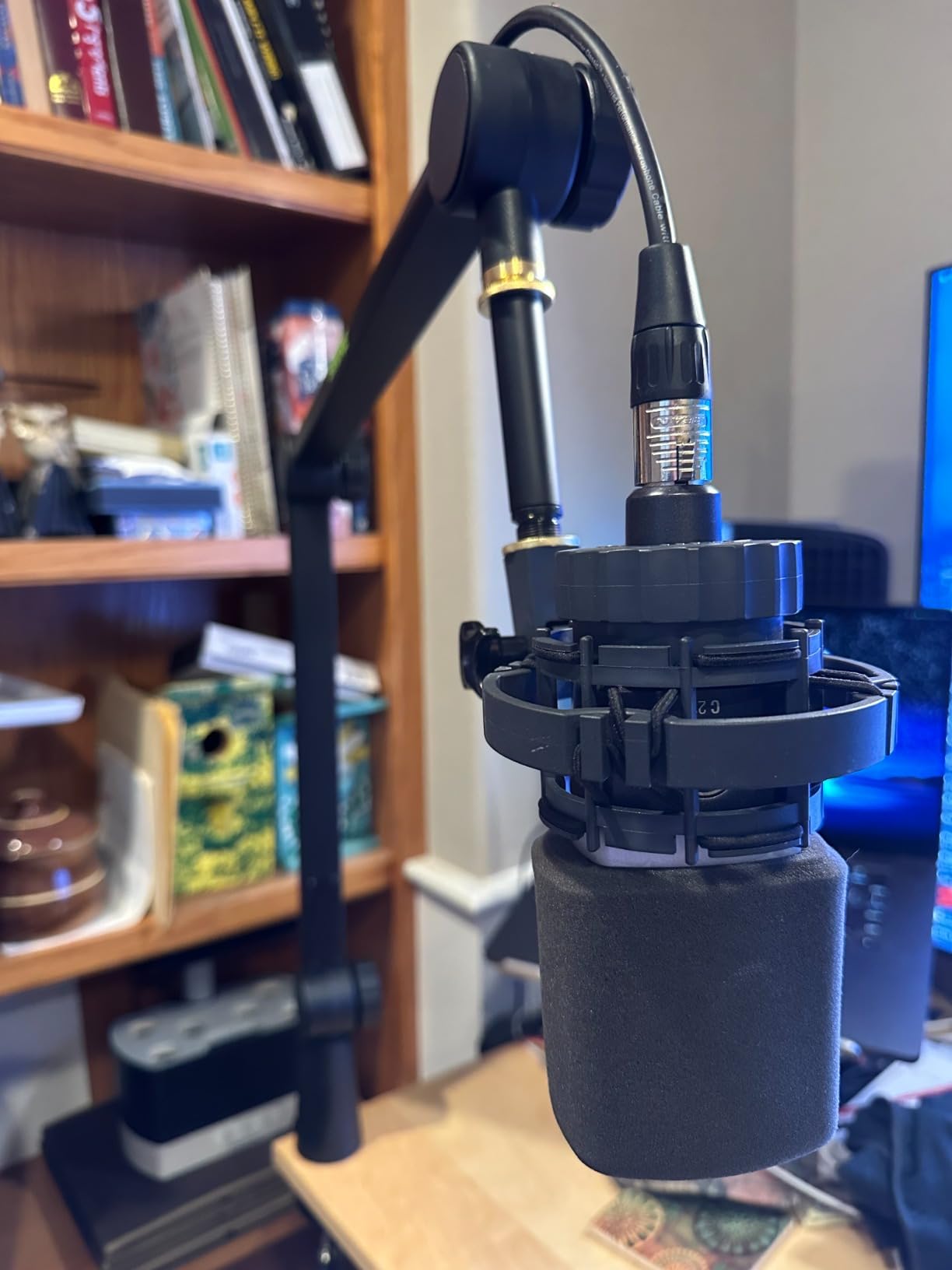 Shure by Gator Deluxe Broadcast Desktop Podcasting Mic Boom Arm with Cable Management Channel (SH-BROADCAST1) customer photo 2