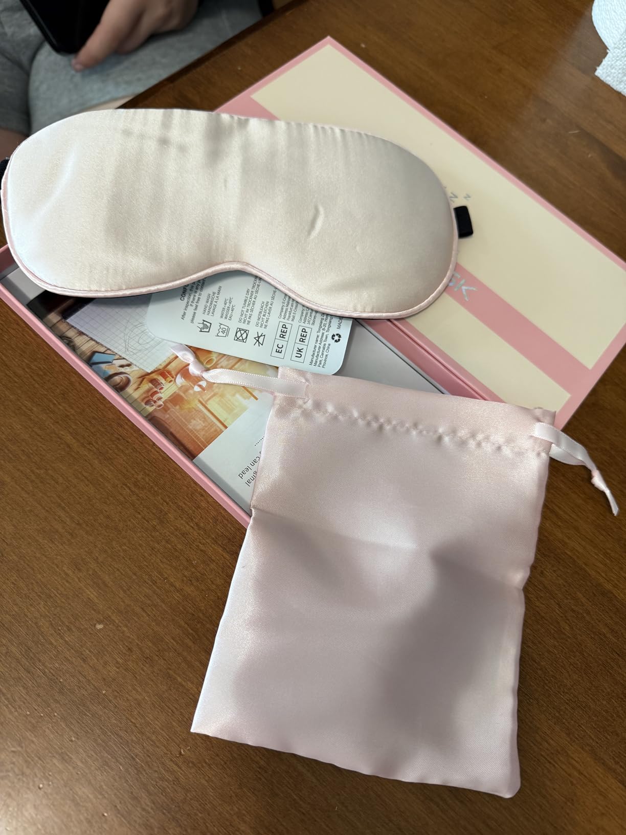 Silk Sleep Mask for Women and Men - Soft Breathable Organic Natural Mulberry Silk Fabric Blackout Eye Mask with Adjustable Straps No Pressure Eye Mask for Travel Essentials Gifts (Black) customer photo 2