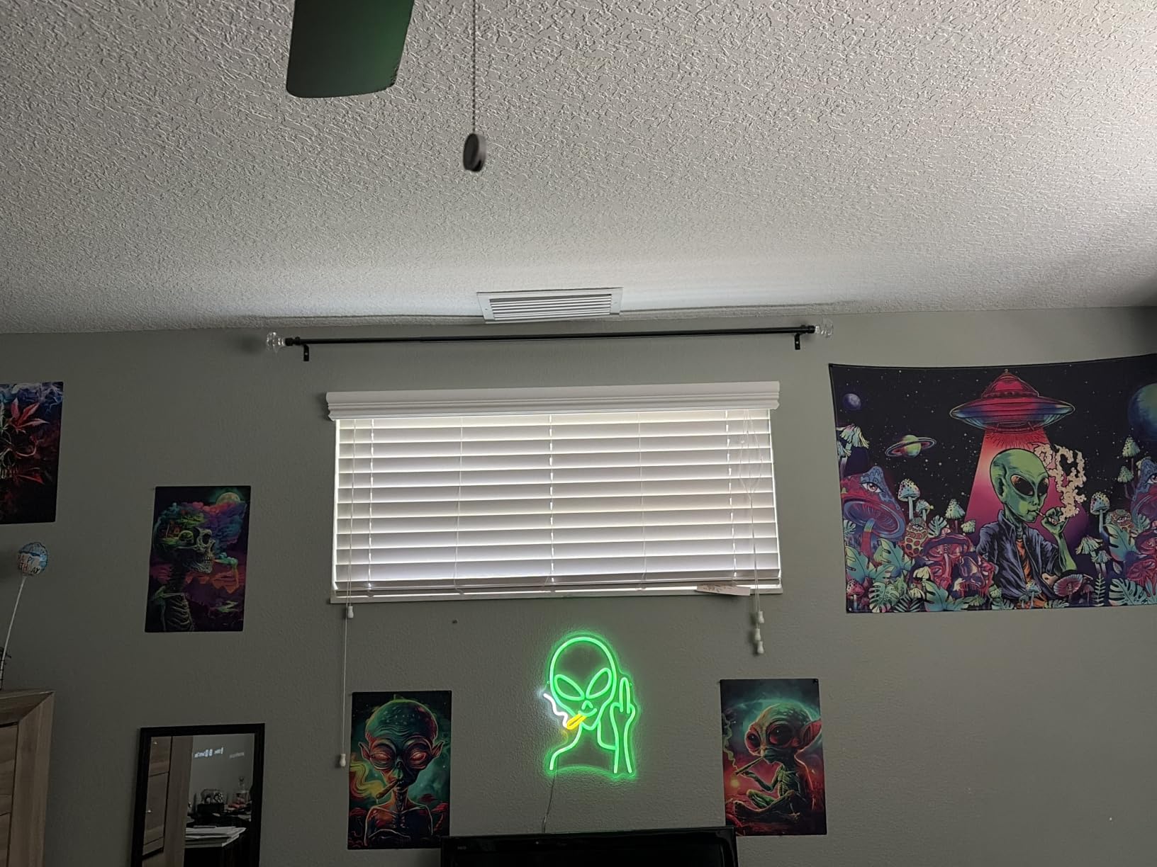 Green Alien Neon Signs, Dimmable LED Neon Signs for Wall Decor Bedroom Man Cave Game Room Home Bar Party Decor, LED Alien Neon Light for Kids Birthday Gift (Green Alien) customer photo 2