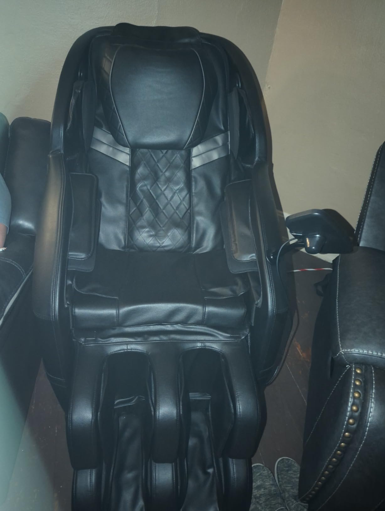 Mazzup Massage Chair Full Body with Heat, Full Body Zero Gravity Shiatsu Massage Chair, Kneading Recliner w/ 20 Auto Modes, Foot Massage, Bluetooth, USB Charging Port, Touch Screen Controller customer photo 2