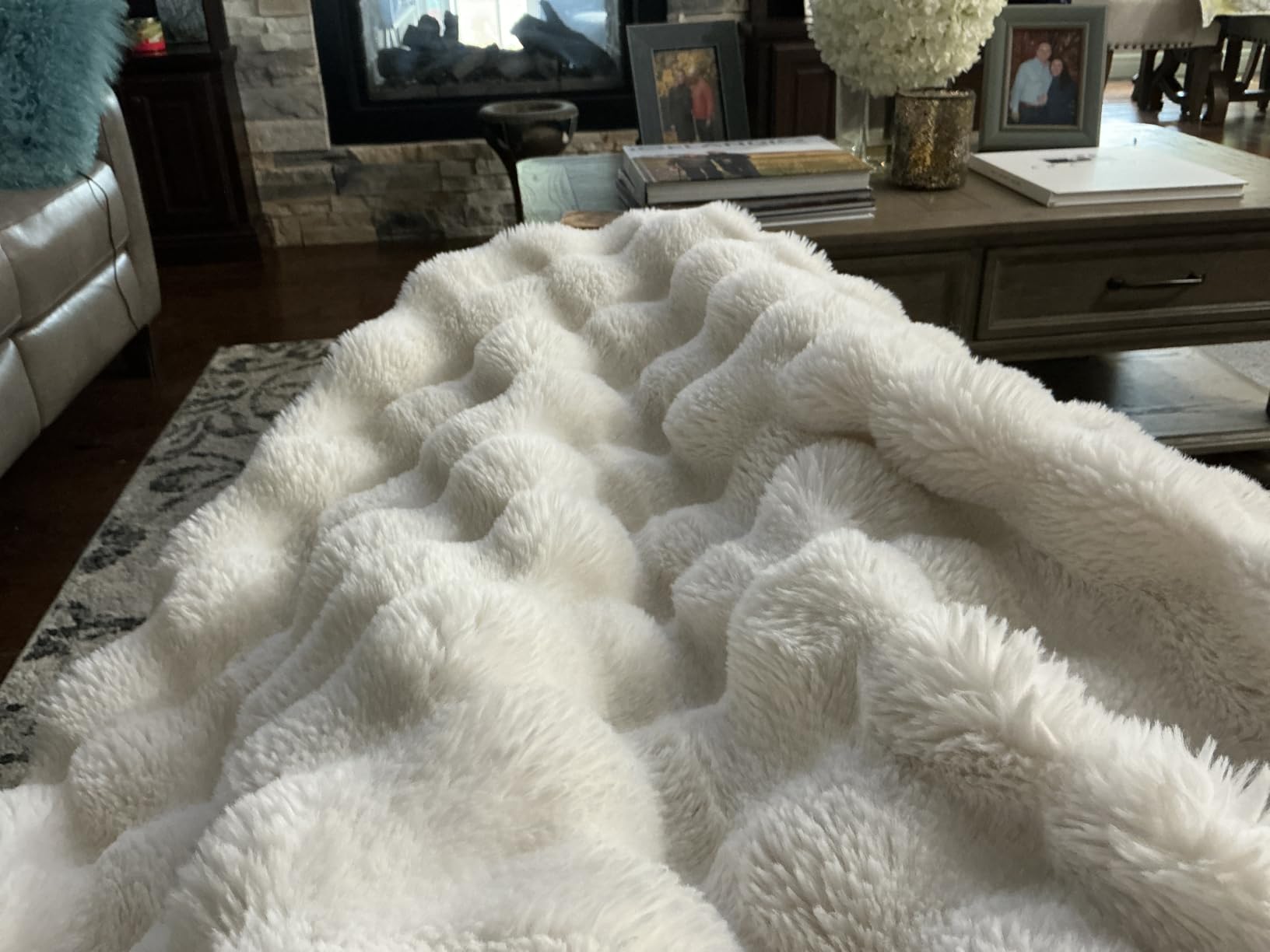 Touchat Luxury 1000GSM Faux Rabbit Fur Throw Blanket, Super Heavy Warm Cozy Blankets for Couch Bed Sofa, Bubble Plush Fuzzy Elegant Soft Mink Blanket customer photo 1