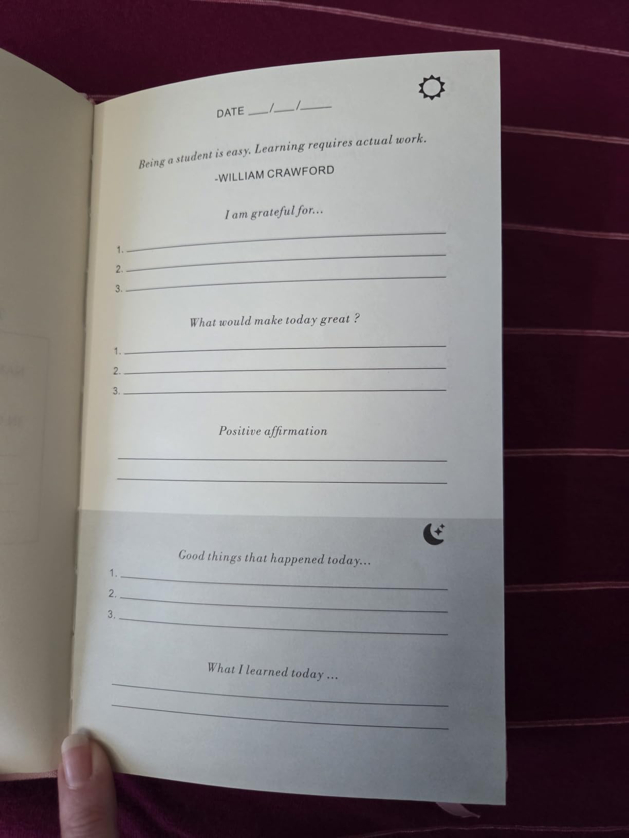 The Gratitude Journal - for More Mindfulness, Happiness, Positive Vibes, Affirmations, Productivity, and Self Reflection -Undated Daily Journal customer photo 1