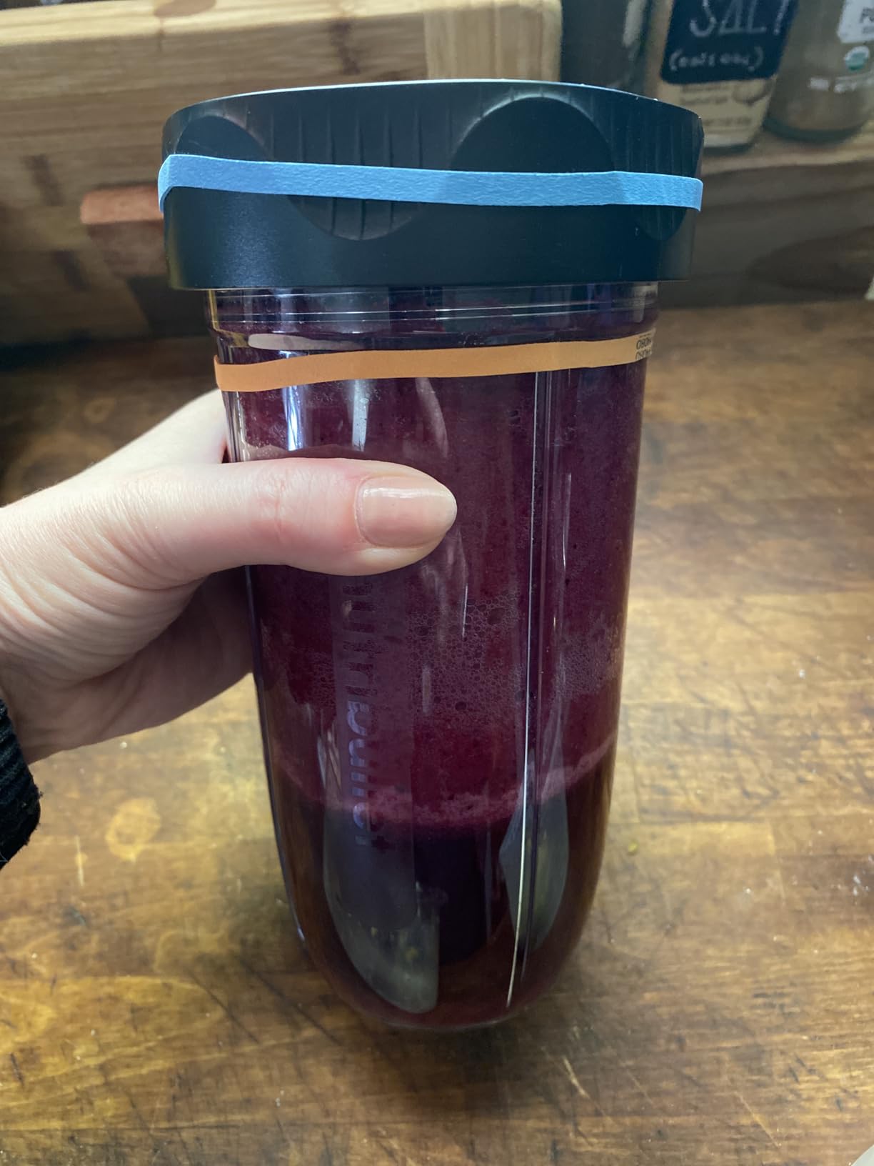 nutribullet Ultra Personal Blender, 1200W, for Smoothies Shakes & Protein - Quietest Single-Serve Blender with Titanium Coated Blades, 3 BPA-Free Cups (32oz + 24oz), To-Go Lids, Dishwasher Safe, Gray customer photo 1