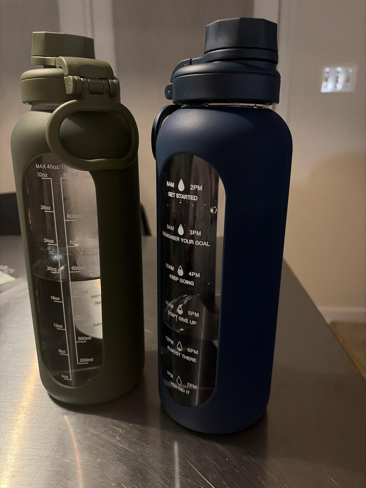 CIVAGO 32 oz Glass Water Bottle with Straw and Handle, Large Sports Motivational Water Bottle Flask with Time Marker and 2 Lids, Leakproof Water Jug Canteen with Silicone Sleeve for Gym, Black customer photo 1