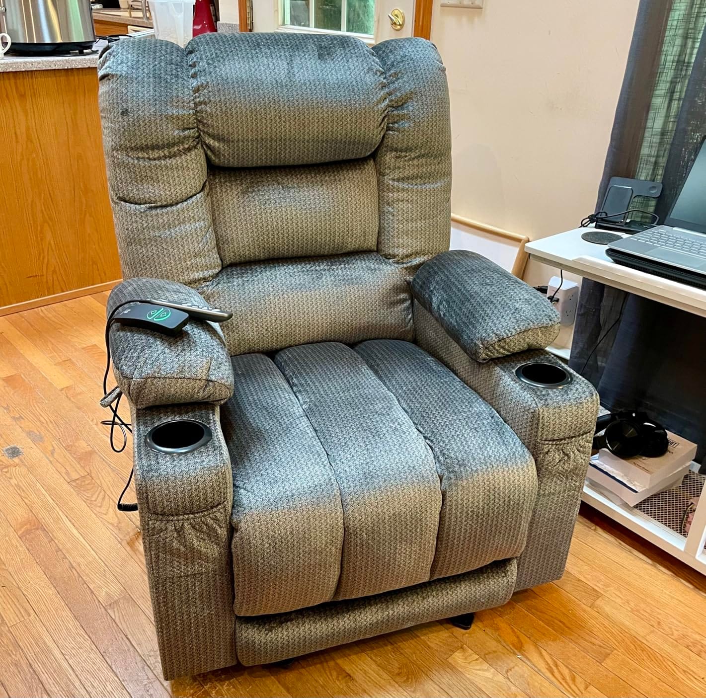MCombo Recliner Chair for Adults, Zero Gravity Recliner with Massage and Heat, USB & Type C Ports, Cup Holders for Living Room PR670 (Medium, Grey) customer photo 2